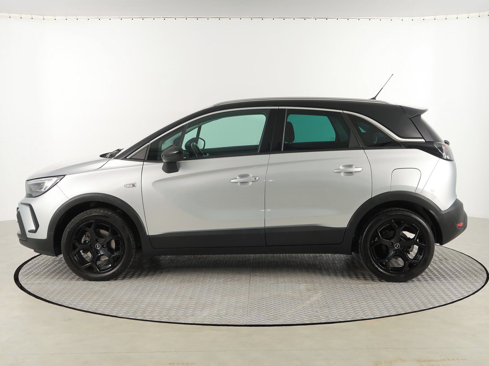 Opel Crossland, 1.2 Turbo, Automat, Serv.kniha - fotka 3