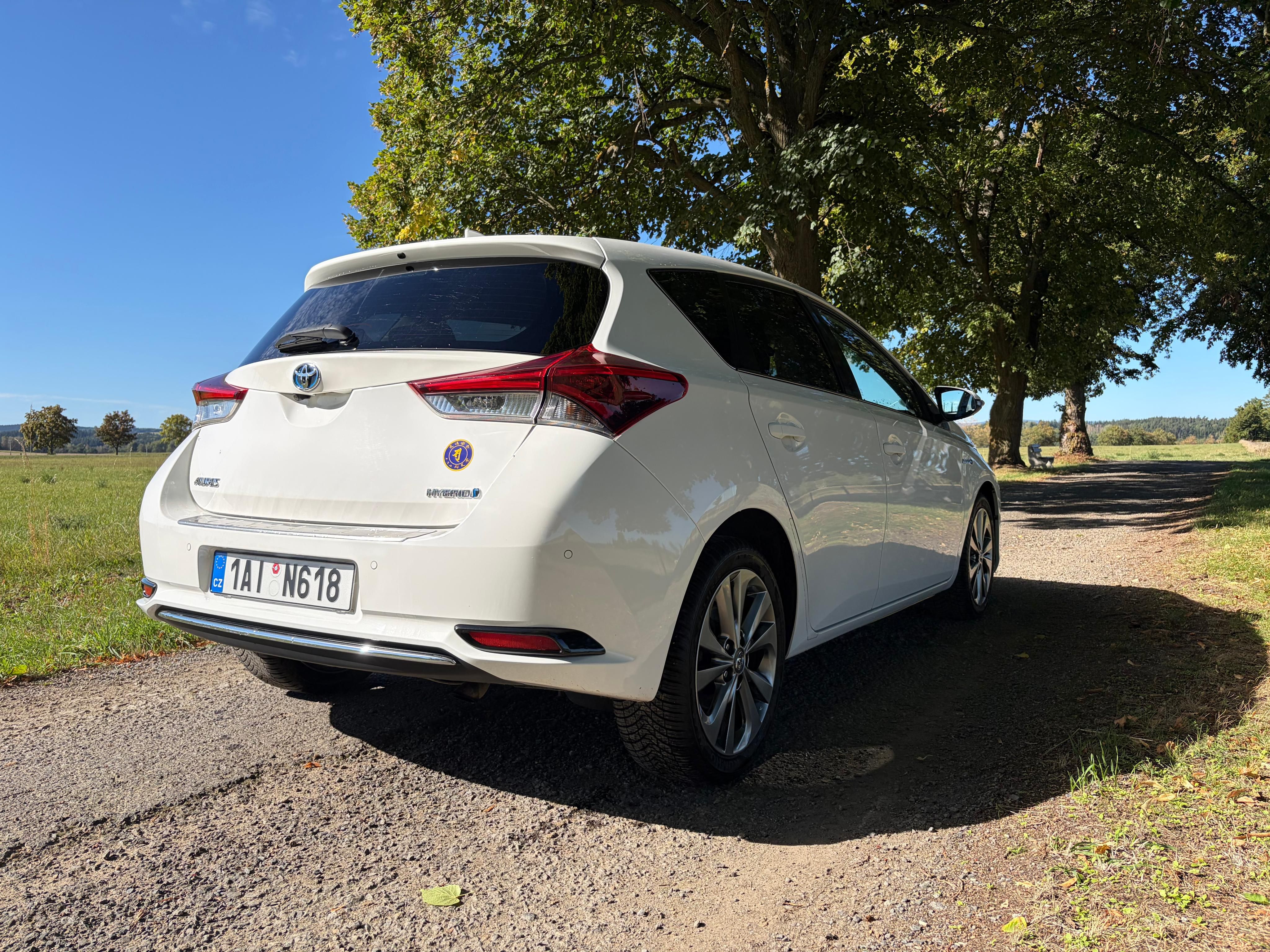 Toyota Auris, 1.8 Hybrid - fotka 4