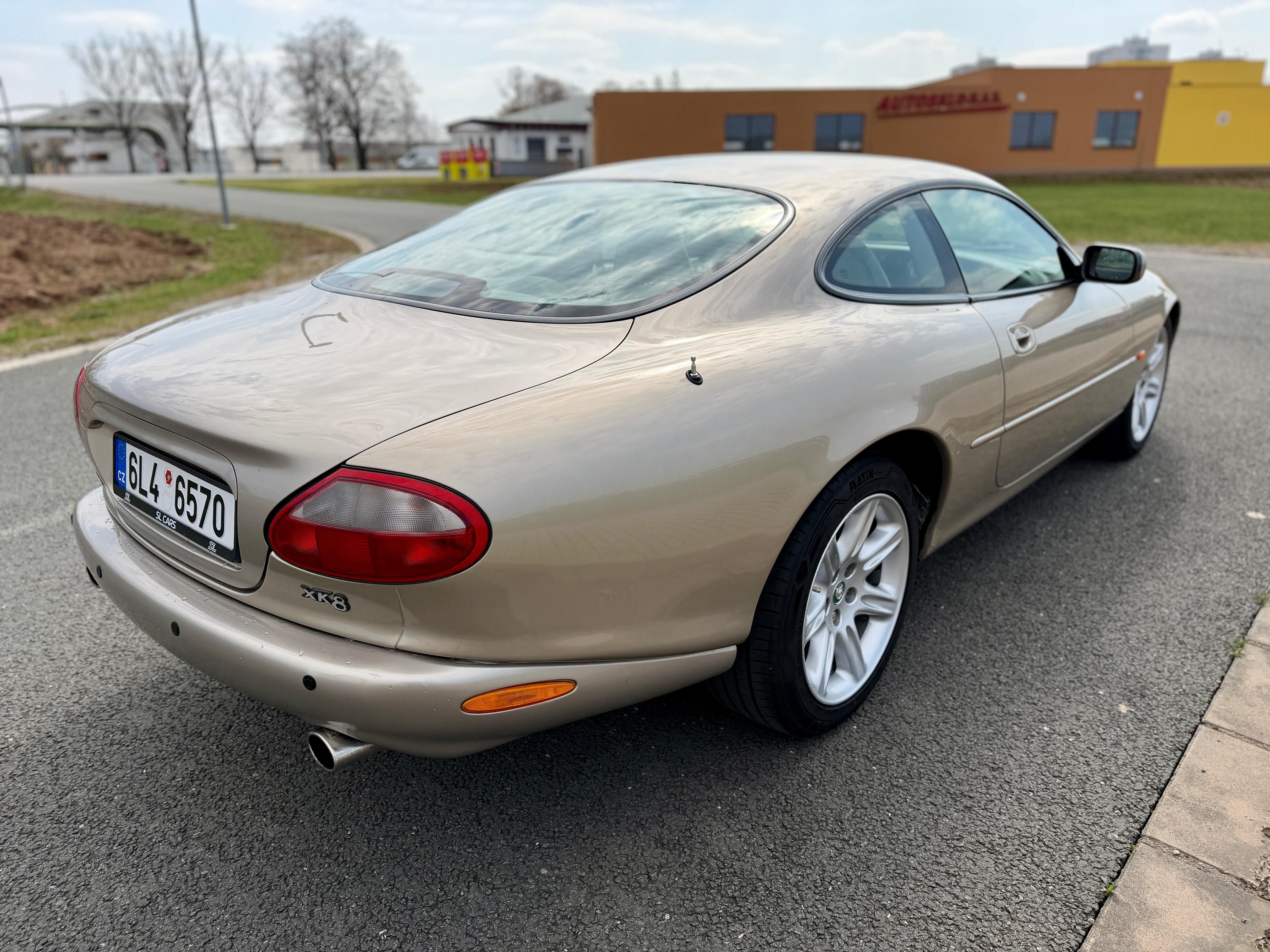 Jaguar XK8, 4.0 V8 AUTOMAT KŮŽE TEMPOMAT - fotka 5