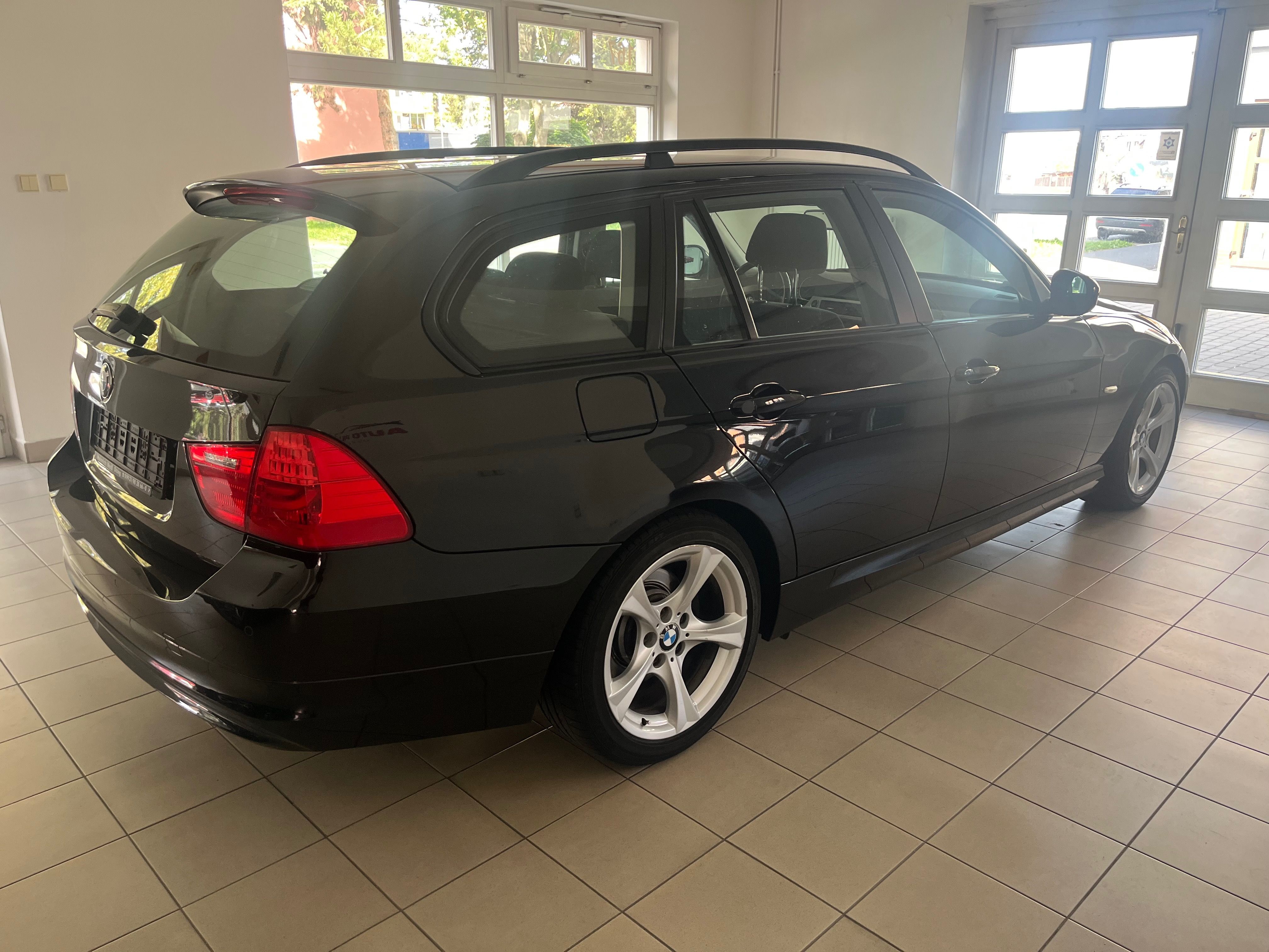 BMW Řada 3, 318i e91 LCI - fotka 5