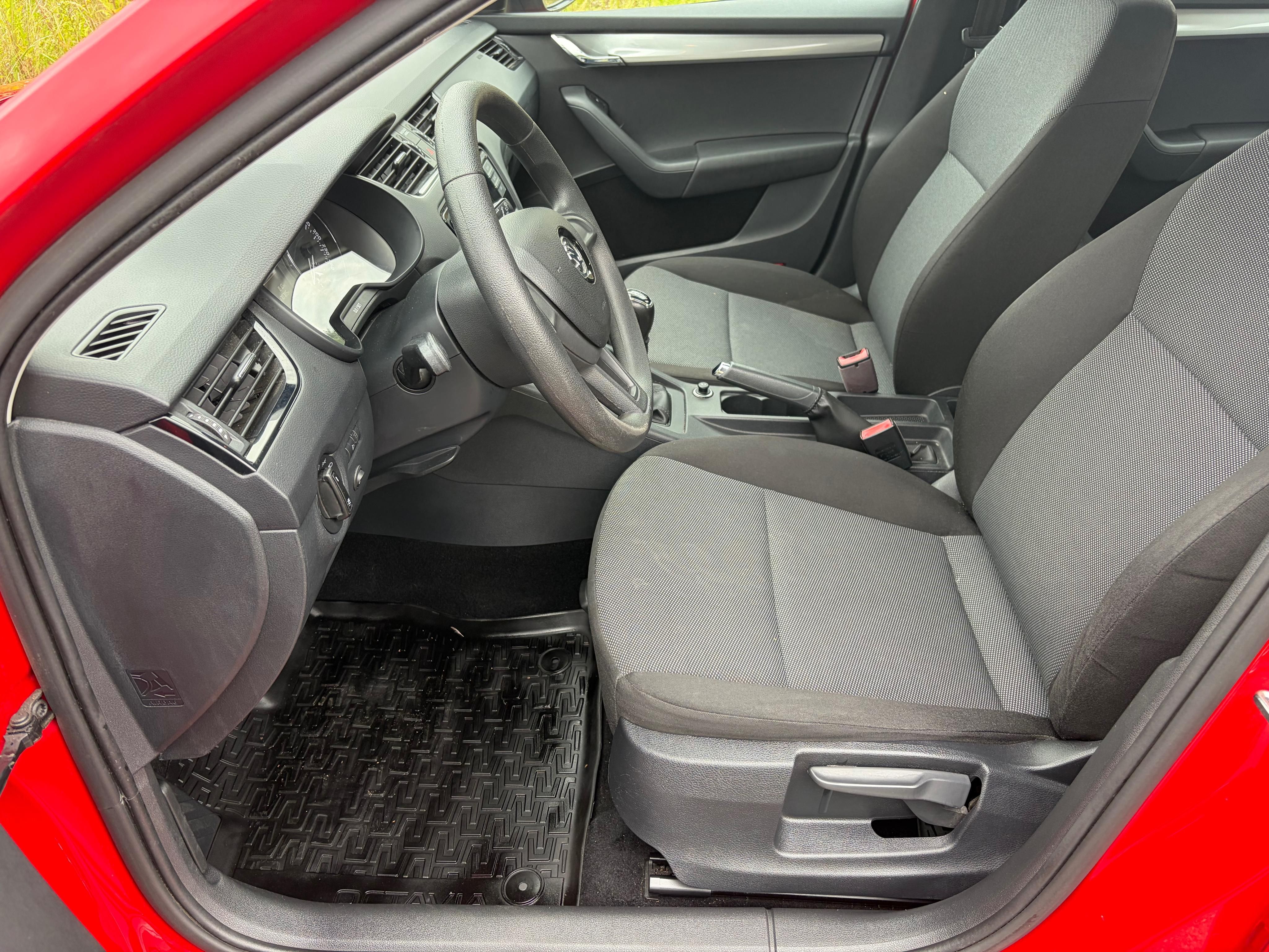 Škoda Octavia, ŠKODA OCTAVI 1.6TDI 66kW - fotka 6