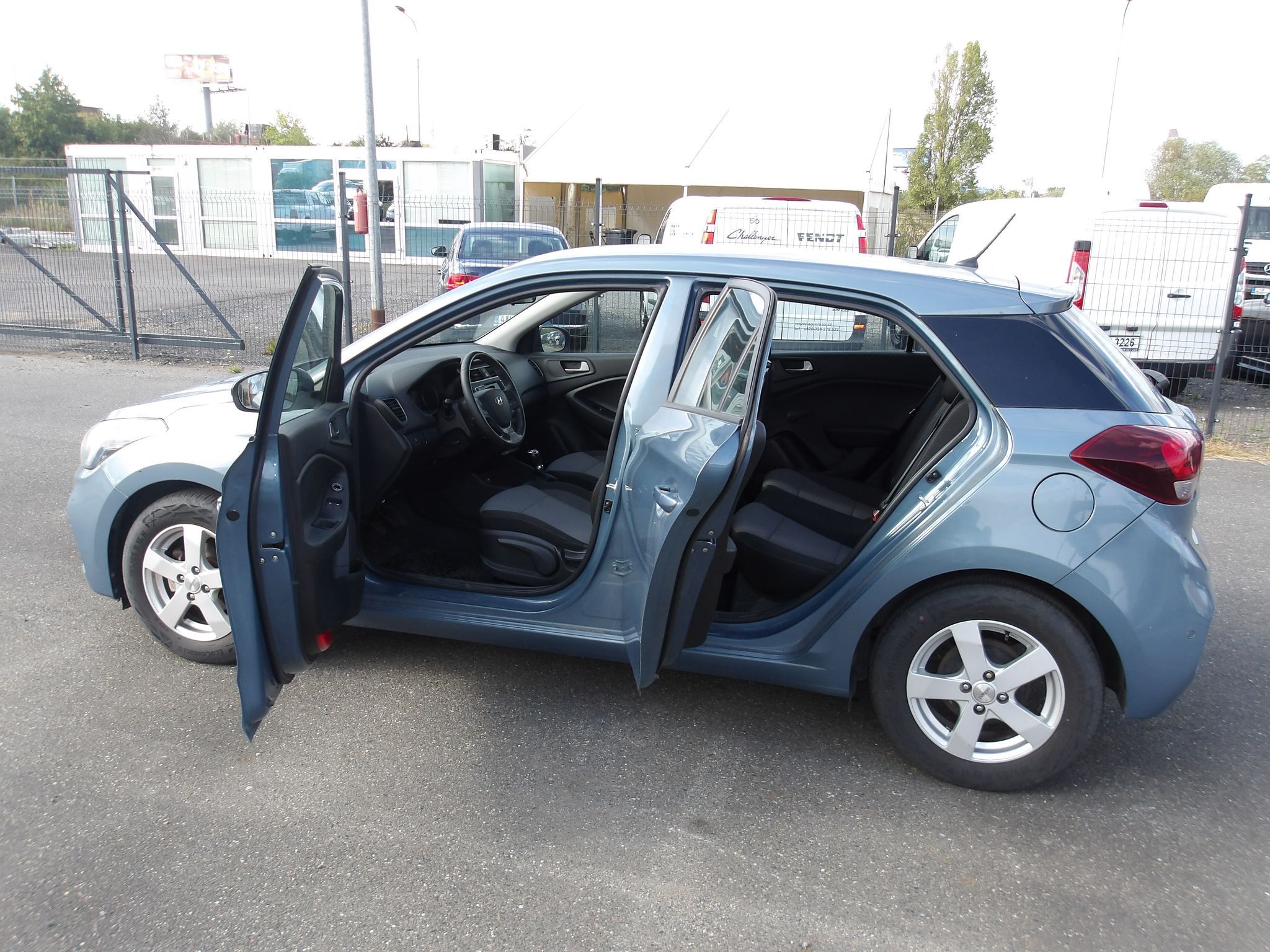 Hyundai i20, 1,2i 1.MAJ.! NAJ.62000 km !!! - fotka 5