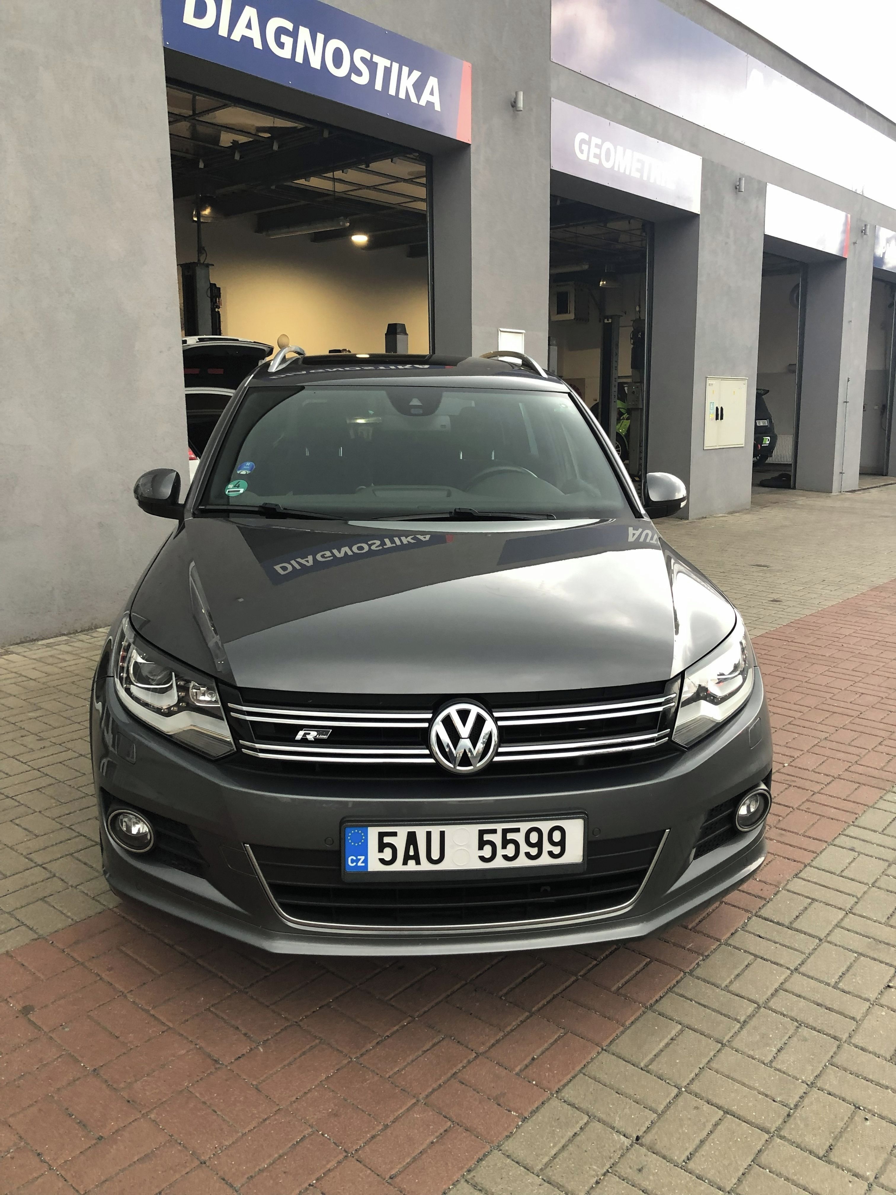Volkswagen Tiguan, 2,0 TDI DSG R-LINE 4Motion - fotka 5