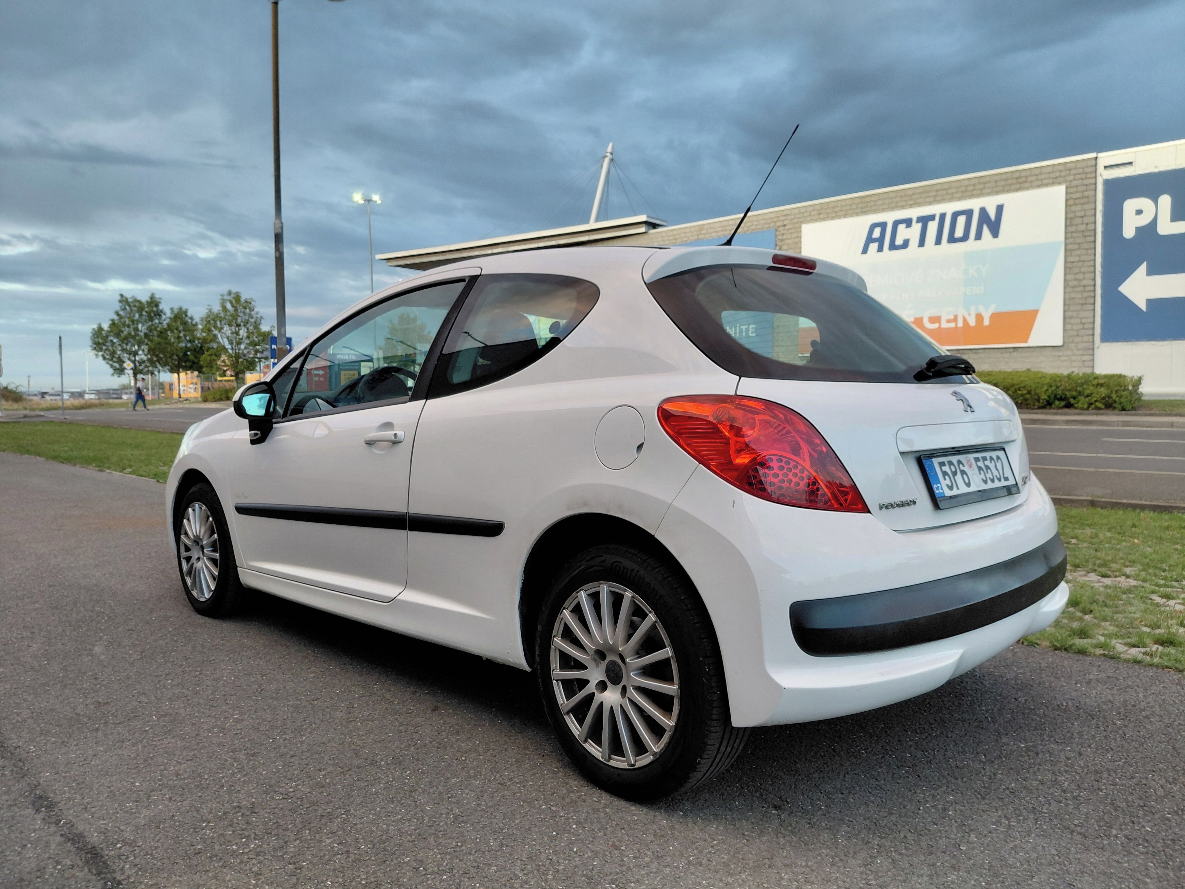 Peugeot 207, 1.6HDI PĚKNÉ,ZACHOVALÉ AUTO - fotka 5