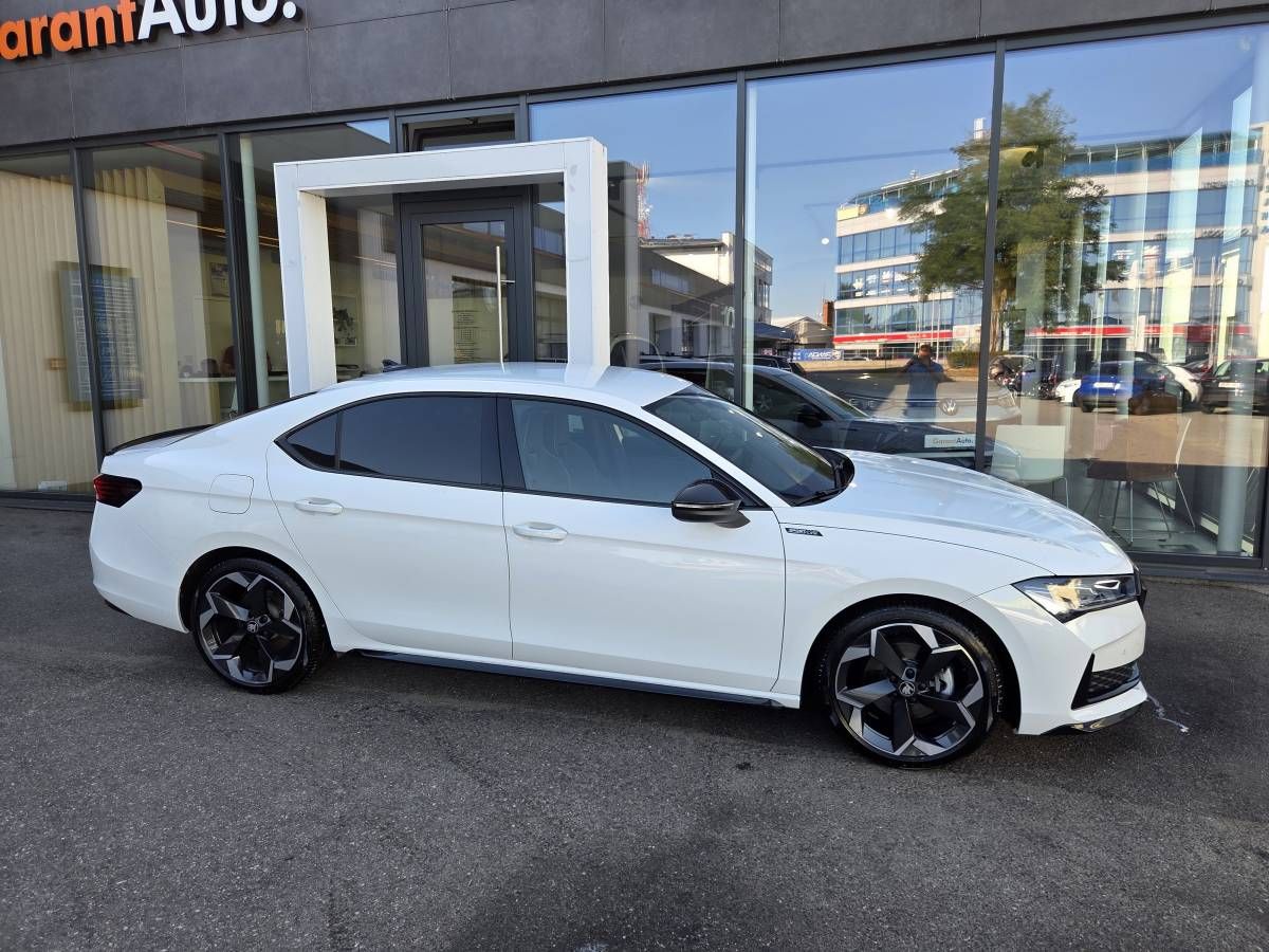 Škoda Superb, 2.0 TDI Sportline - fotka 5