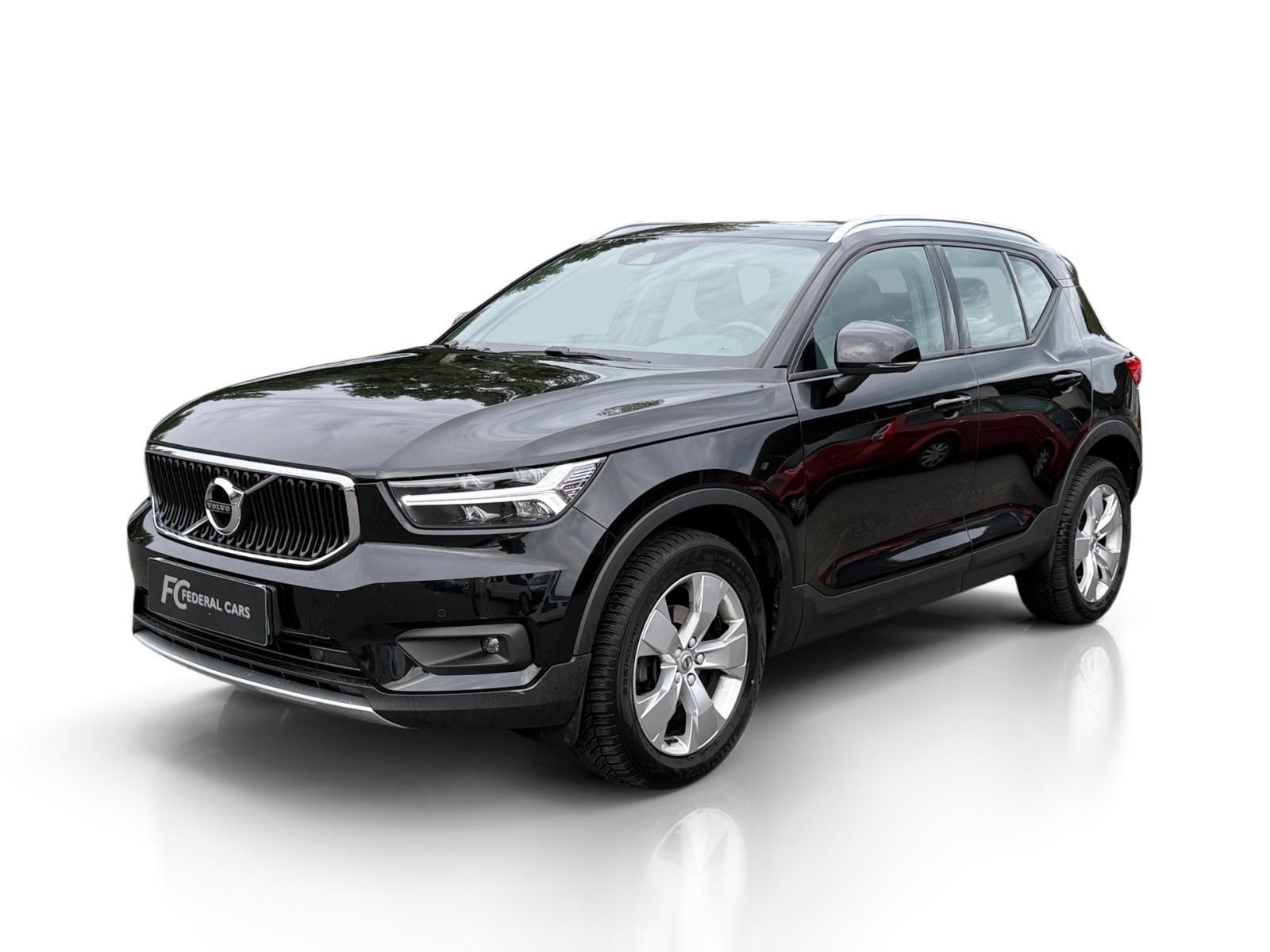 Volvo XC40, T2 FWD // CORE // PANORAMA