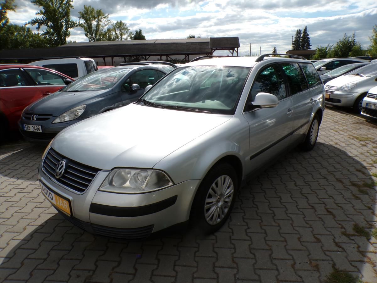 Volkswagen Passat, 1,6 i  TAŽNÉ ZAŘÍZENÍ - fotka 2