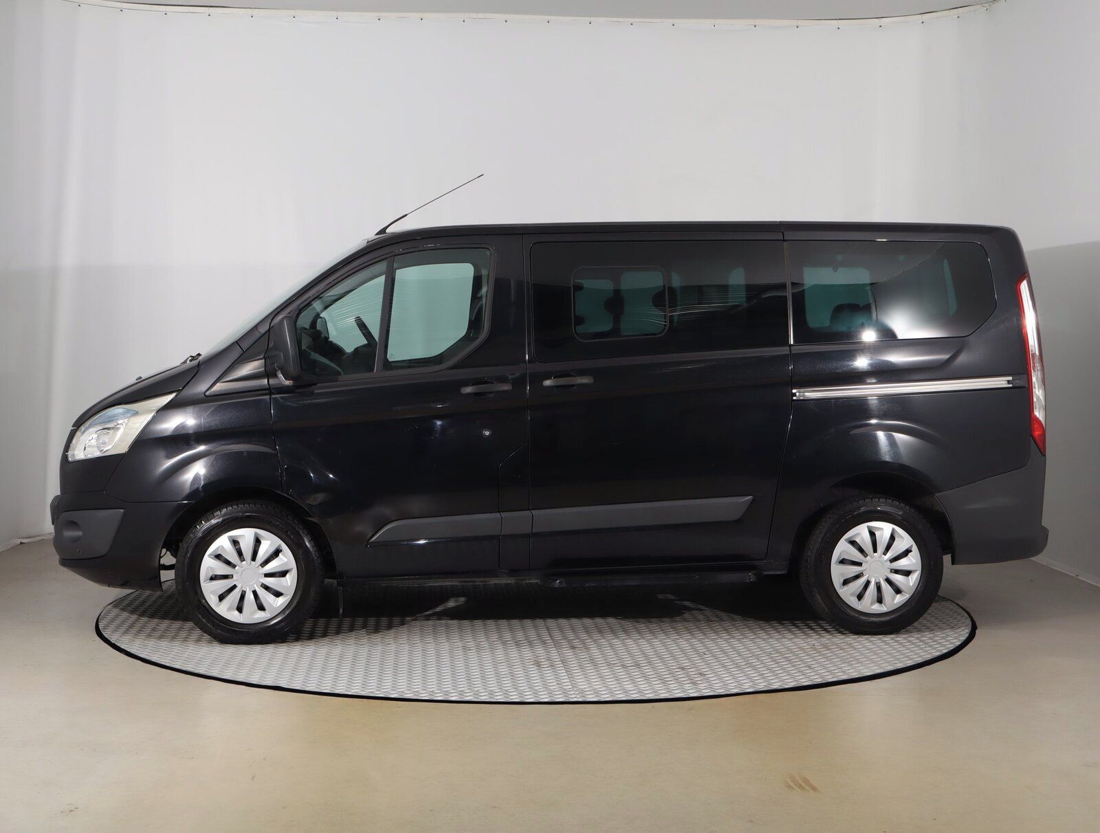 Ford Tourneo Custom, 2.2 TDCi, Trend - fotka 3