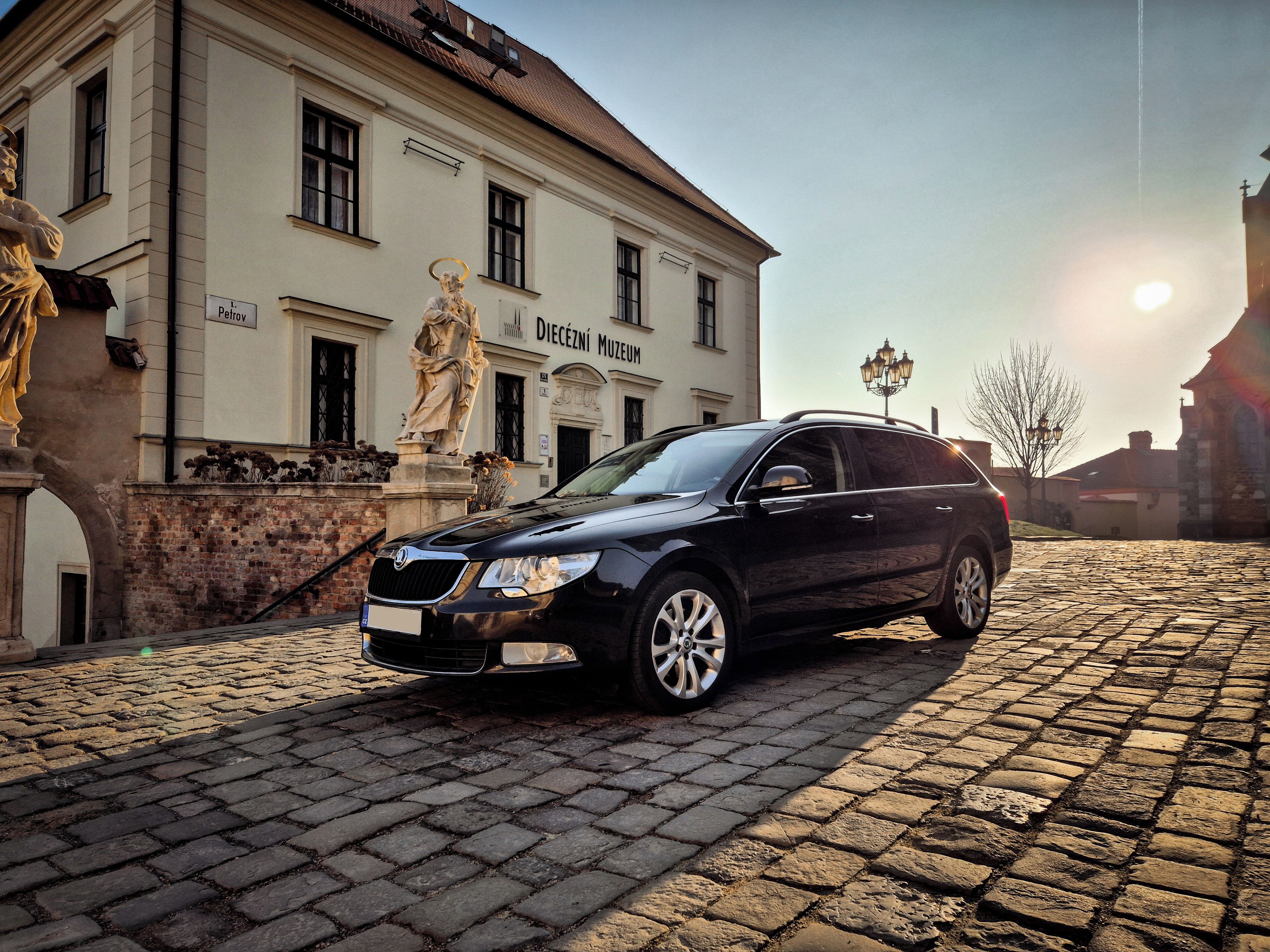 Škoda Superb, 2.0 Tdi 103 kw kombi - fotka 6