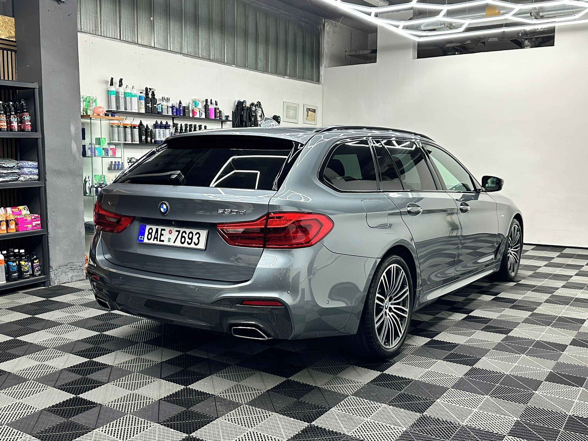 BMW Řada 5, 530d Xdrive - fotka 2