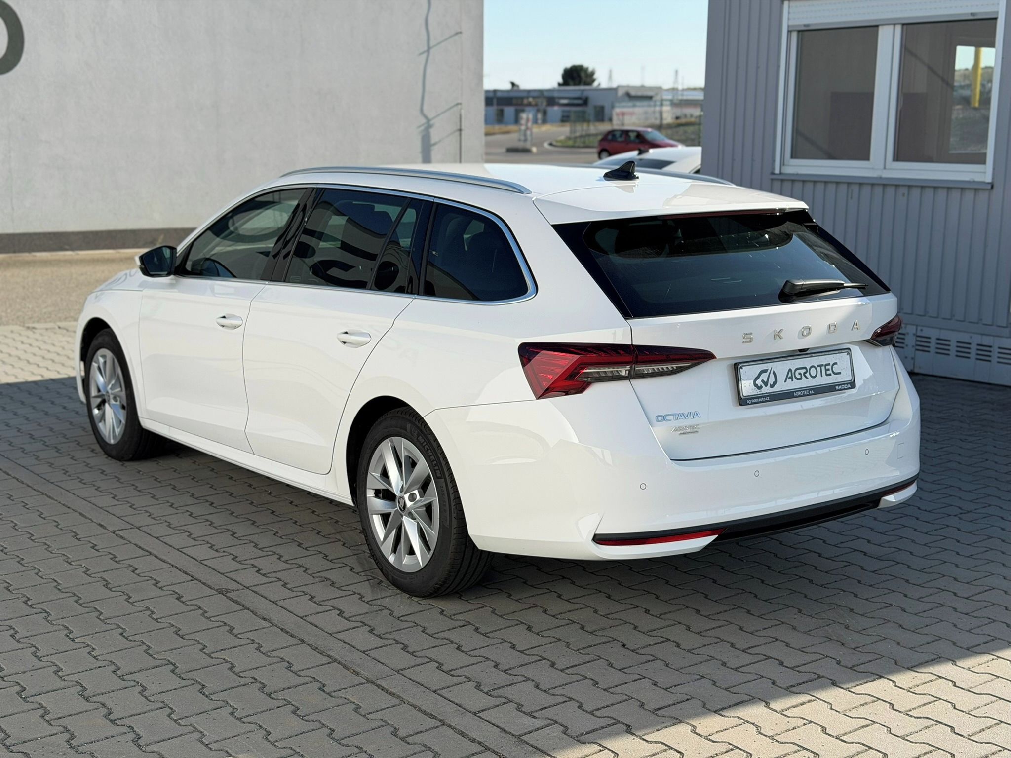Škoda Octavia, 1.5 TSI 110kW Top Selec. Combi - fotka 5