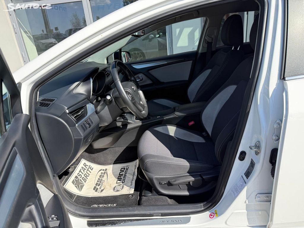 Toyota Avensis, fotka 11