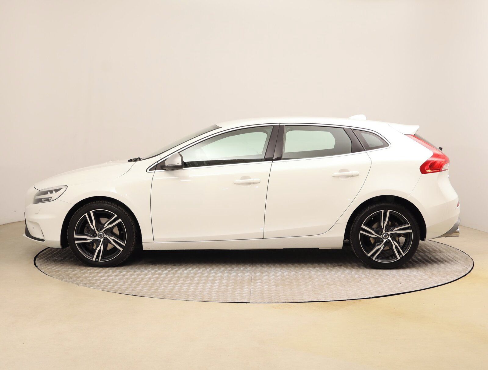 Volvo V40, 1.5 T3, Automat, Serv.kniha - fotka 3