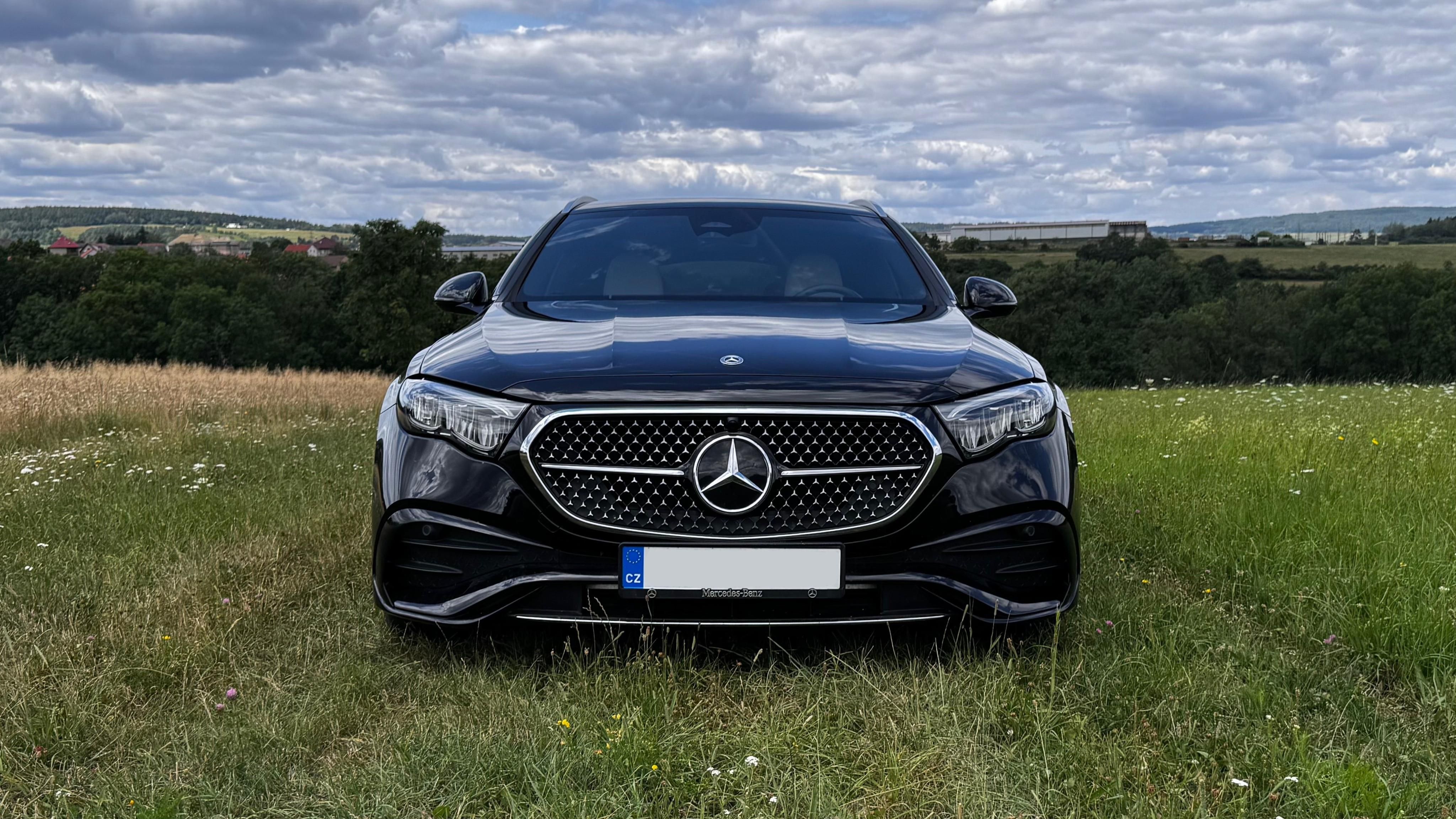 Mercedes-Benz Třídy E, E220d 30tKM ZÁRUKA 11/28 AMG - fotka 2
