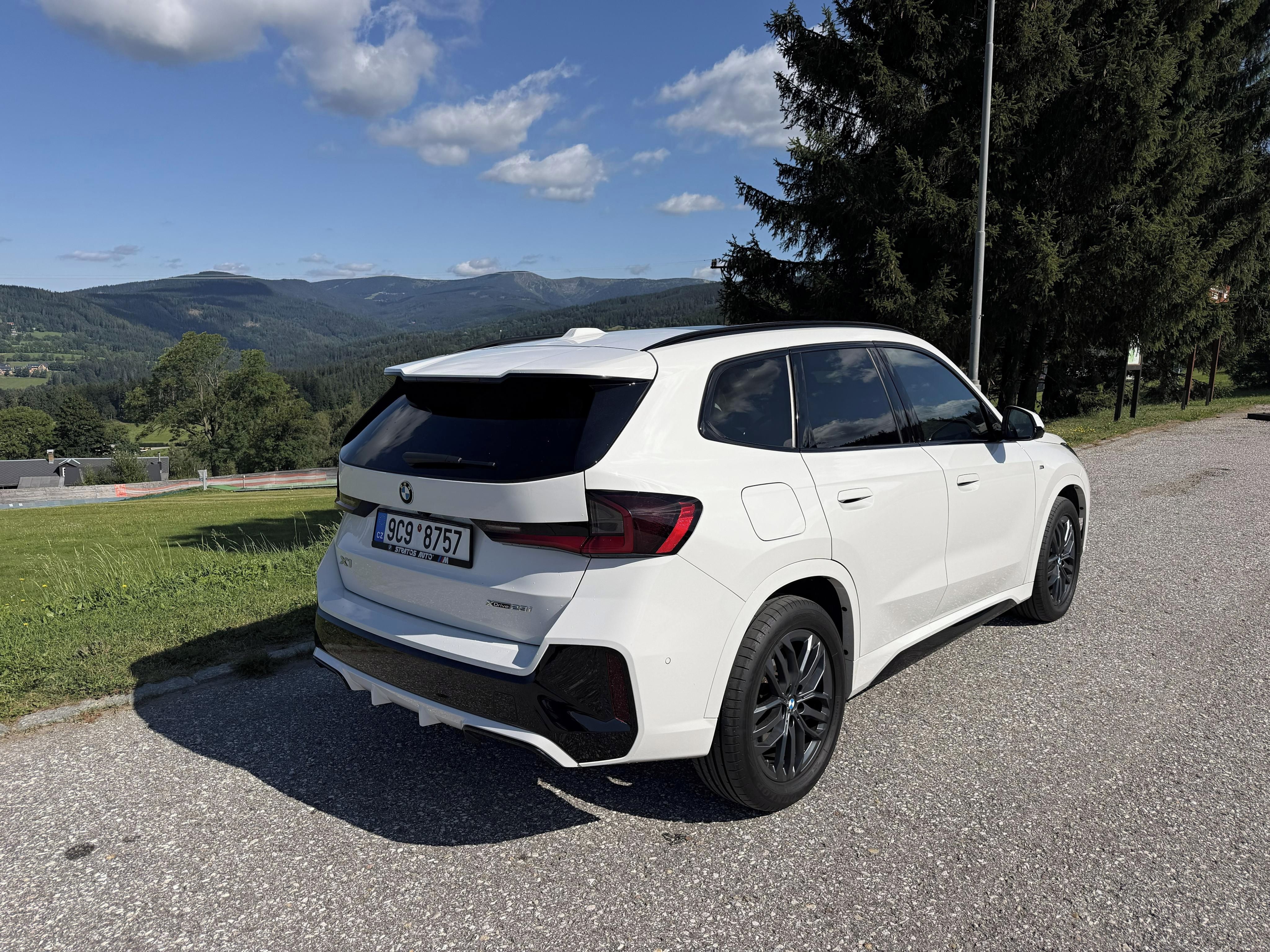 BMW X1, xDrive23i M Sport | DPH | HUD - fotka 4