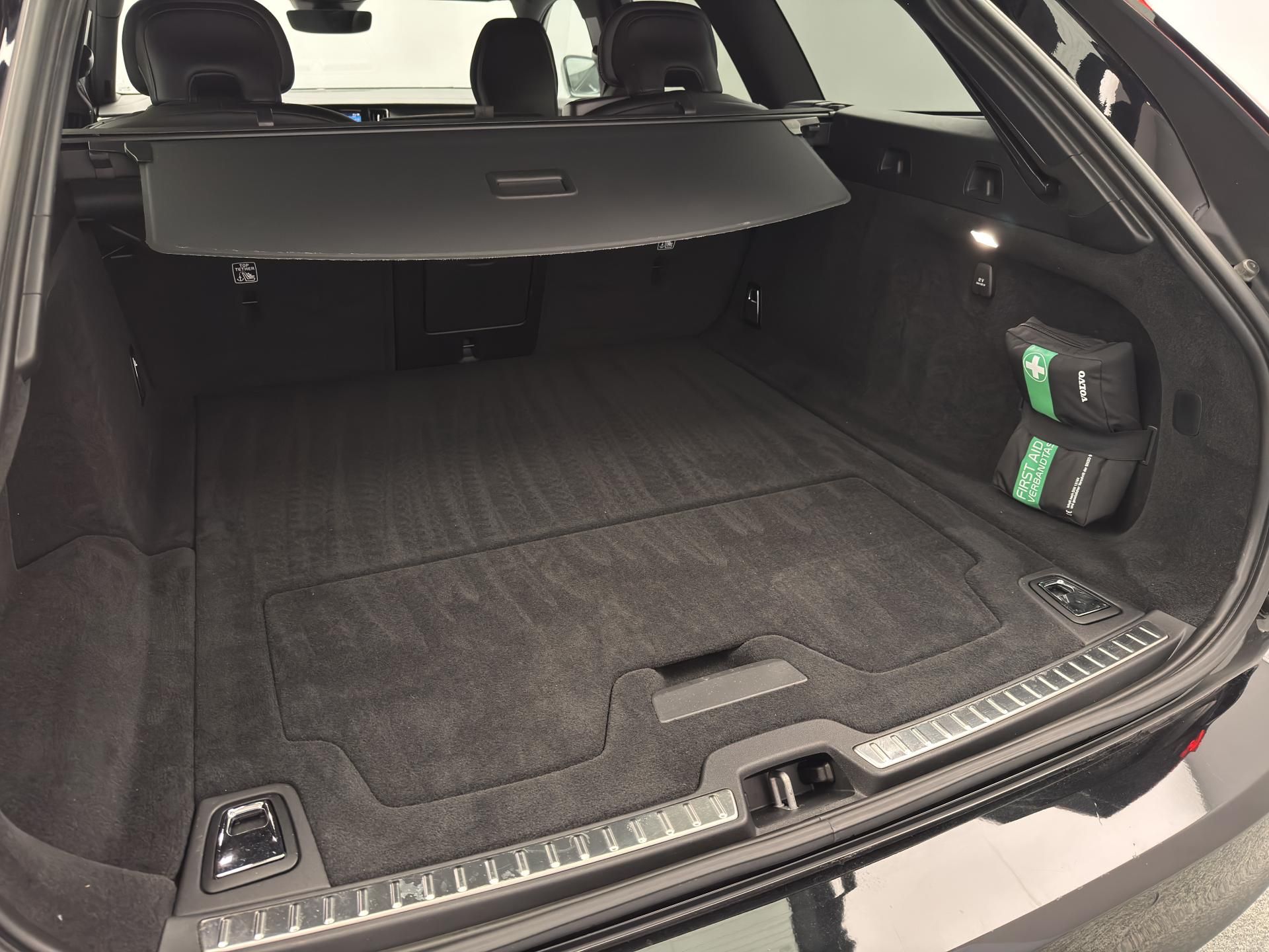 Volvo V90, B4 PLUS DARK AUT - fotka 5