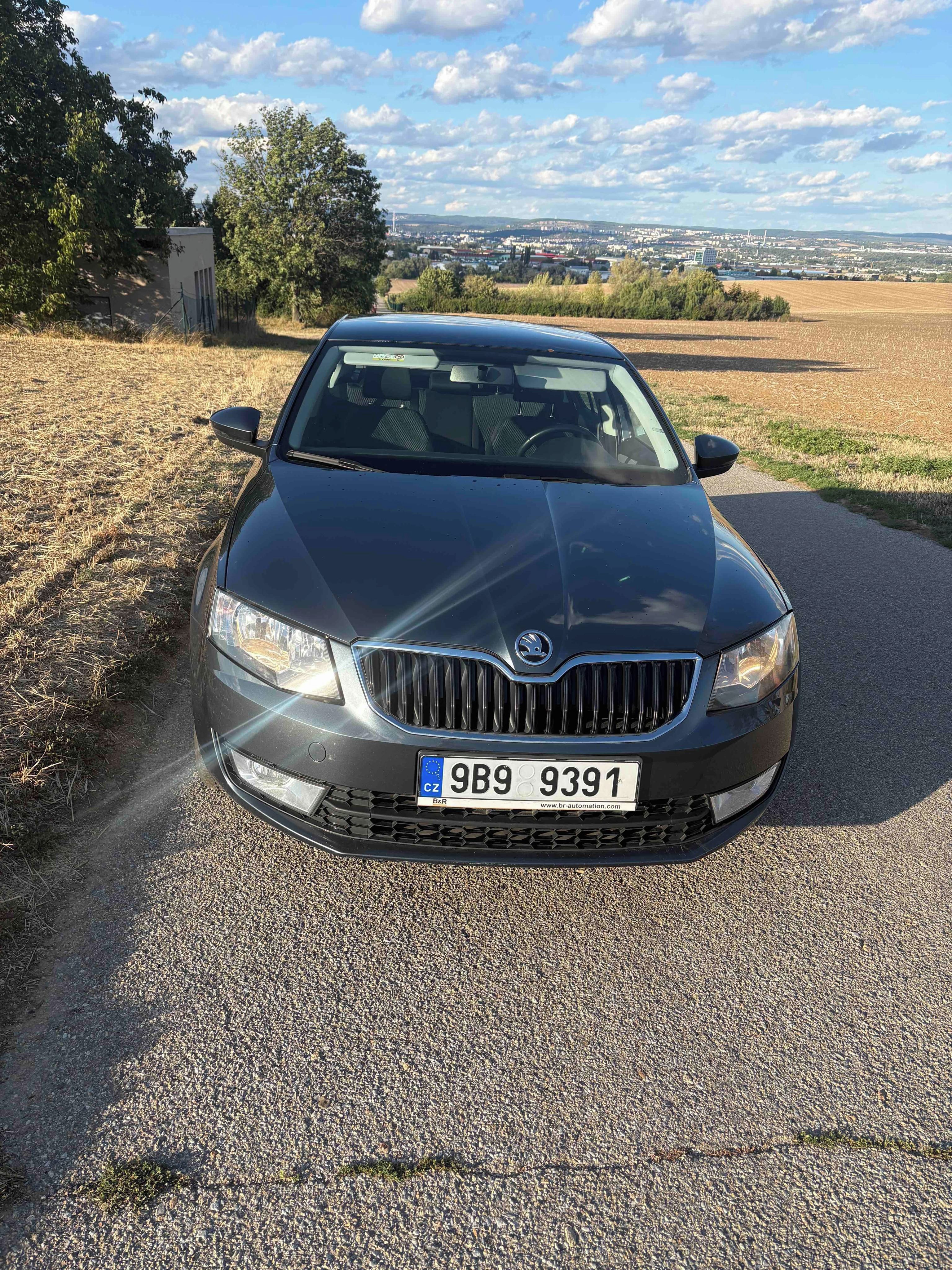 Škoda Octavia, 1,6 tdi SERVISOVÁNO - fotka 6
