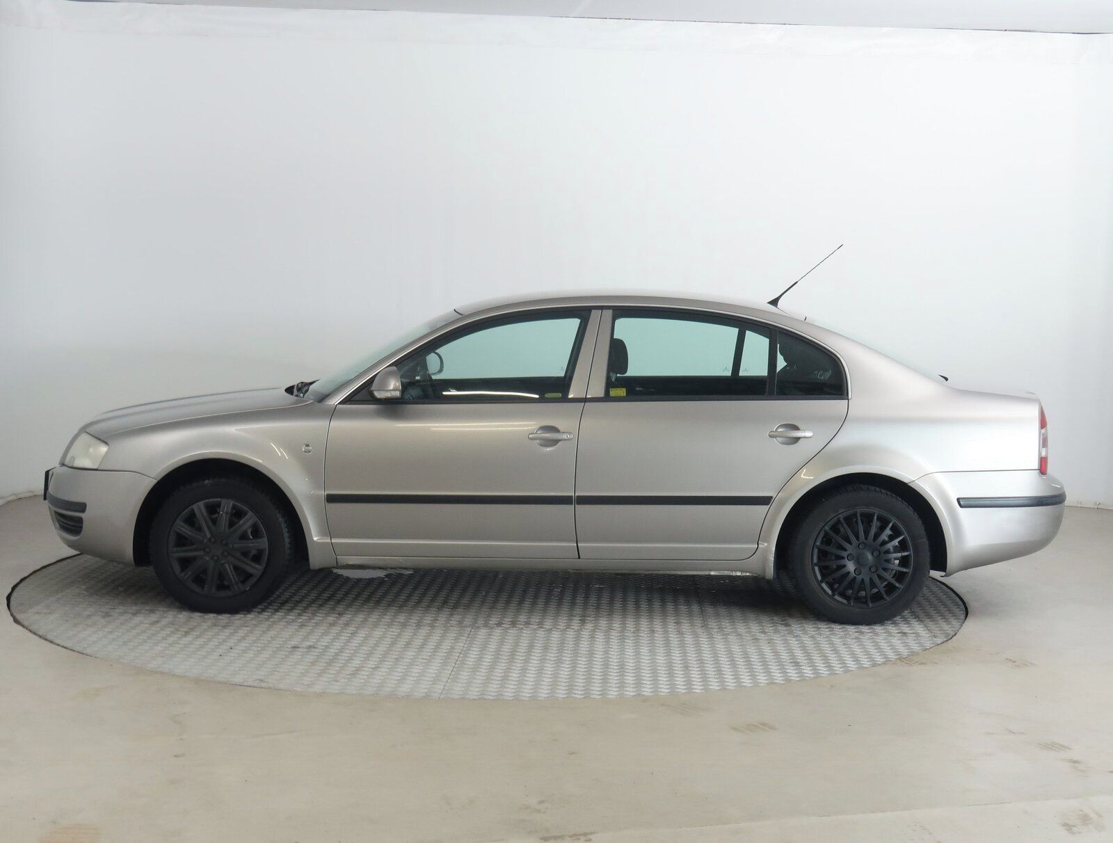 Škoda Superb, 1.9 TDI, Tažné, Klima - fotka 3