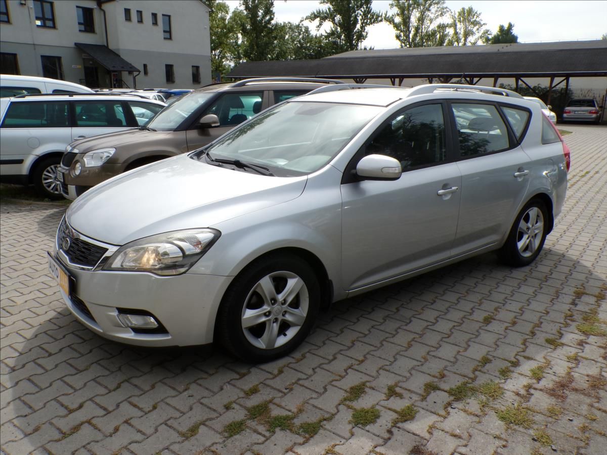 Kia Cee´d, 1,6 CRDi 16V  KLIMATIZACE - fotka 3