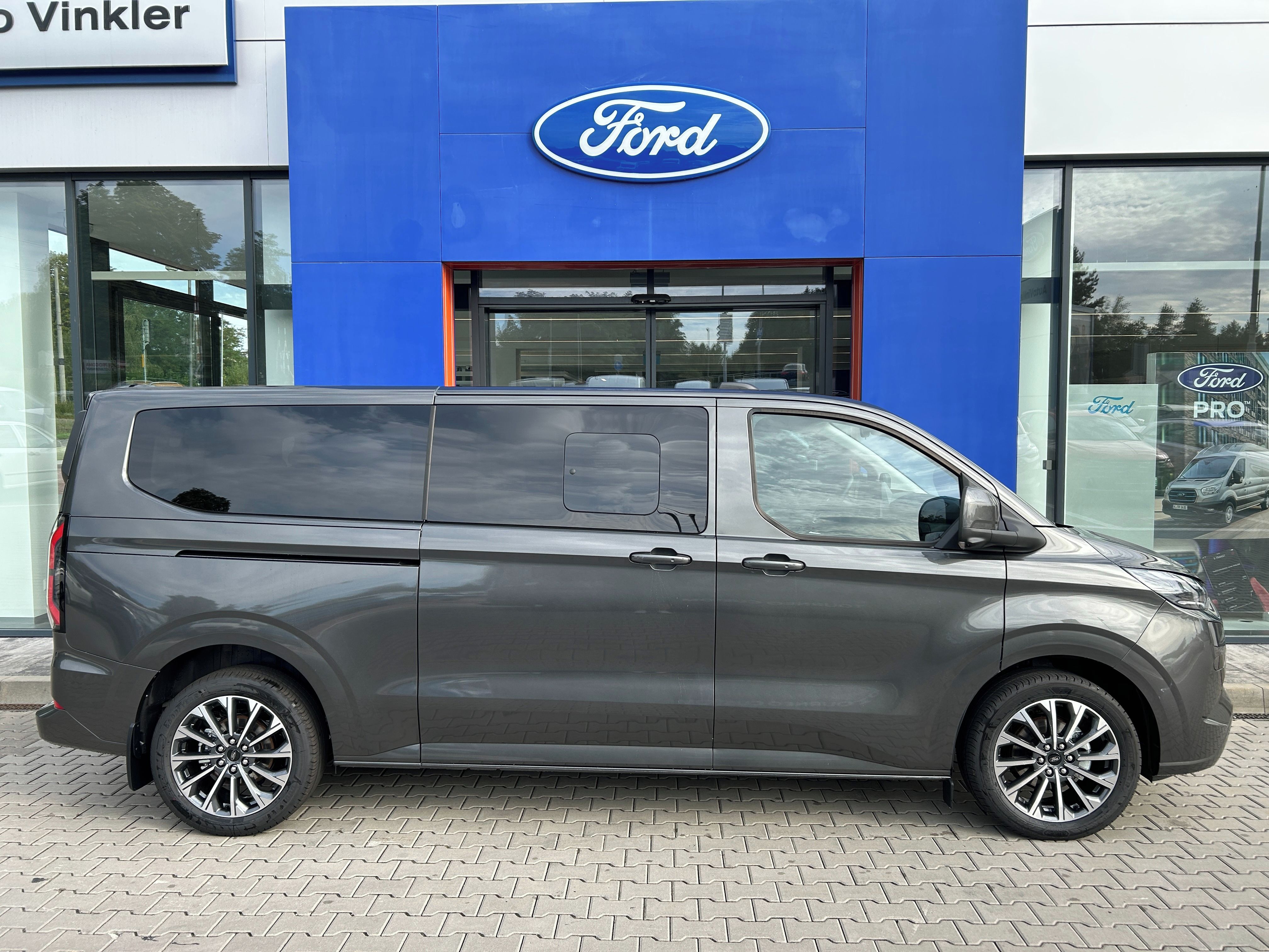 Ford Tourneo Custom, Titanium X L2 2.5 PHEV 171kW - fotka 5