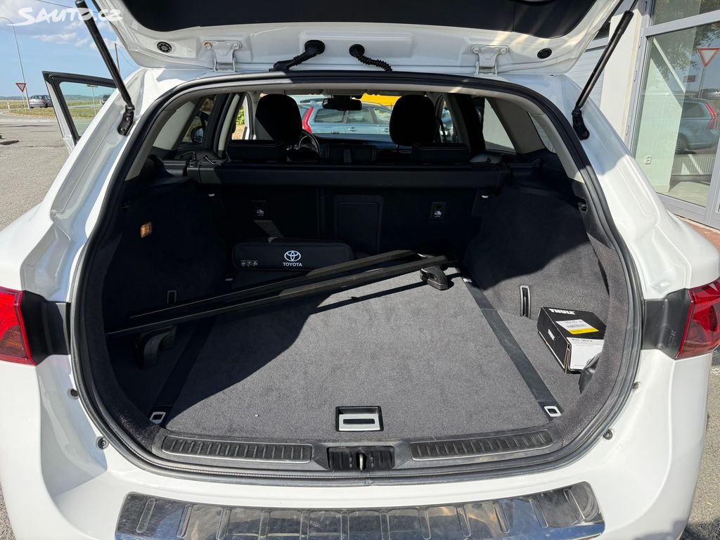 Toyota Avensis, fotka 14