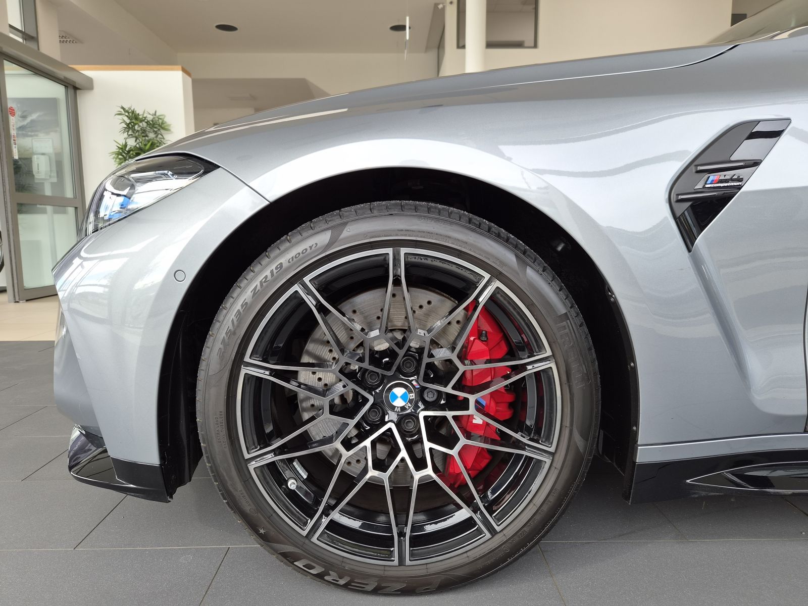 BMW M4, Competiton M xDrive - fotka 4