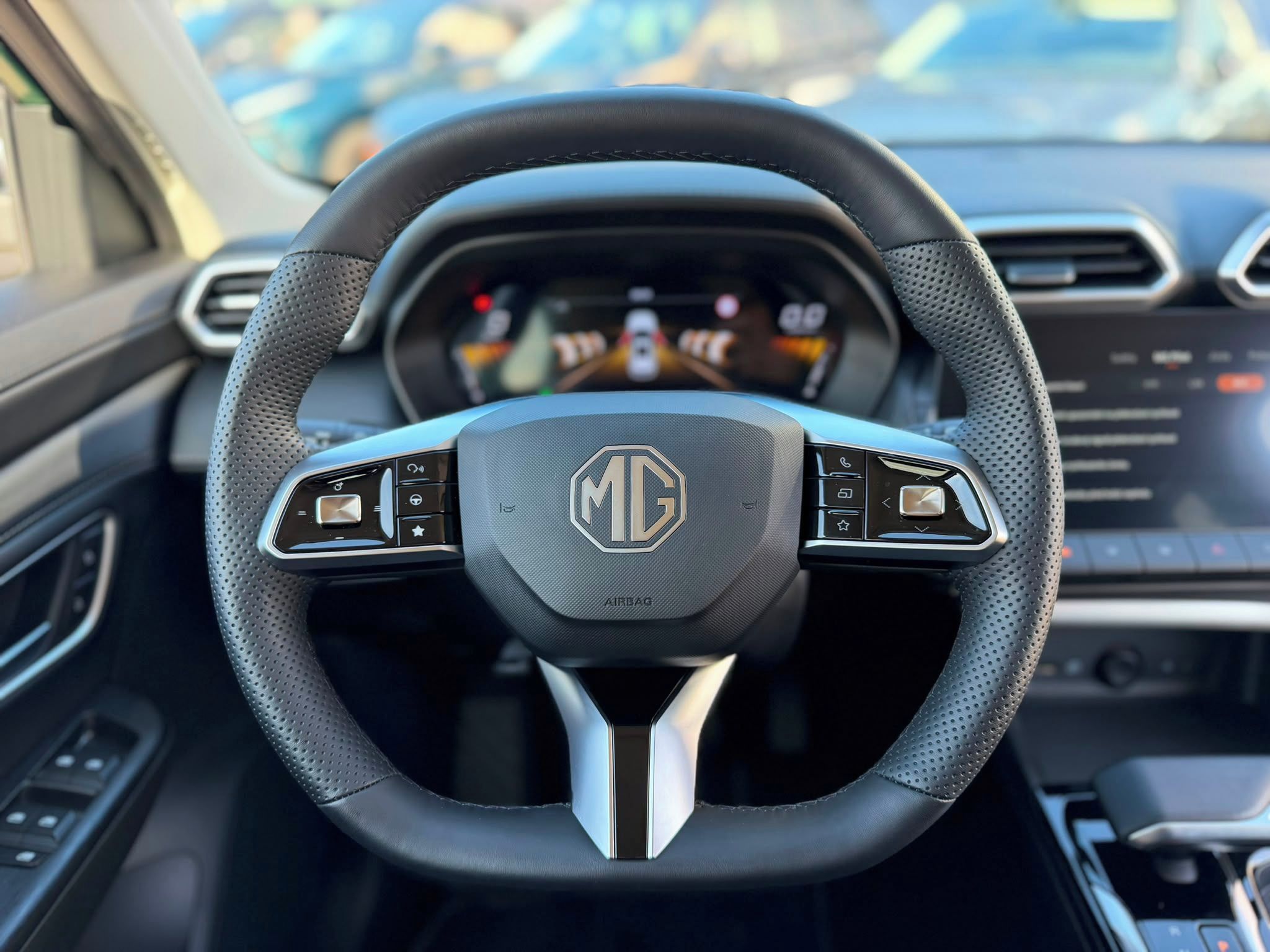 MG ZS, HEV 1.5 EXCLUSIVE AT ZÁRUKA 7l - fotka 2