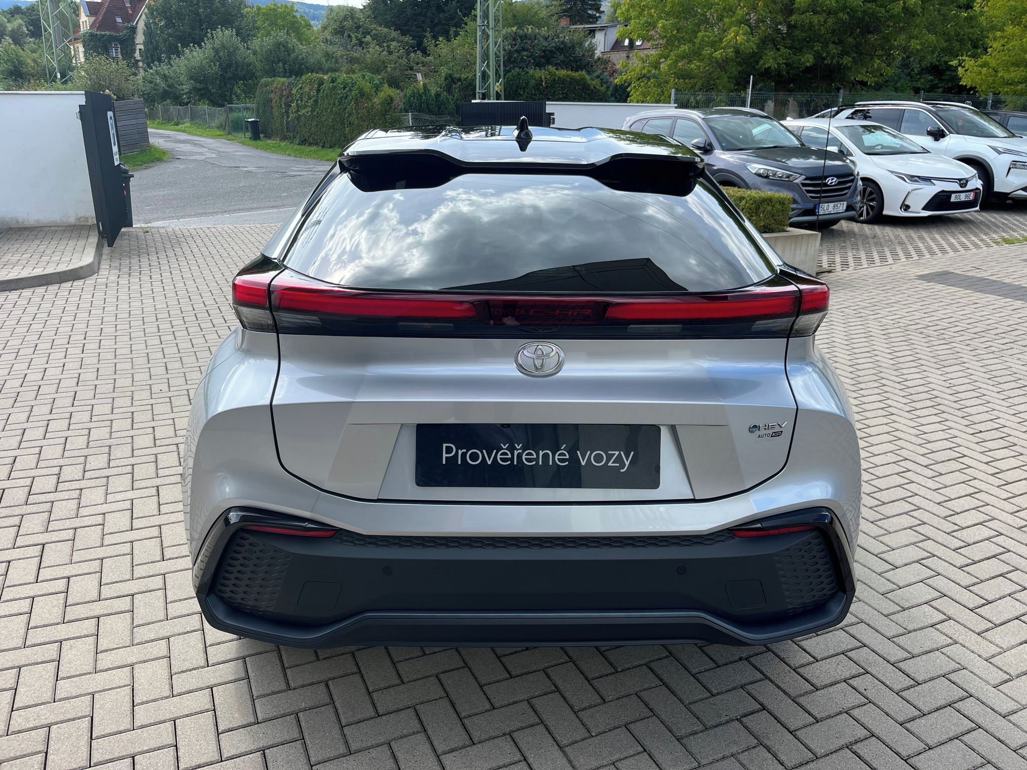 Toyota C-HR, 1.8 Hybrid e-CVT Executive DPH - fotka 5