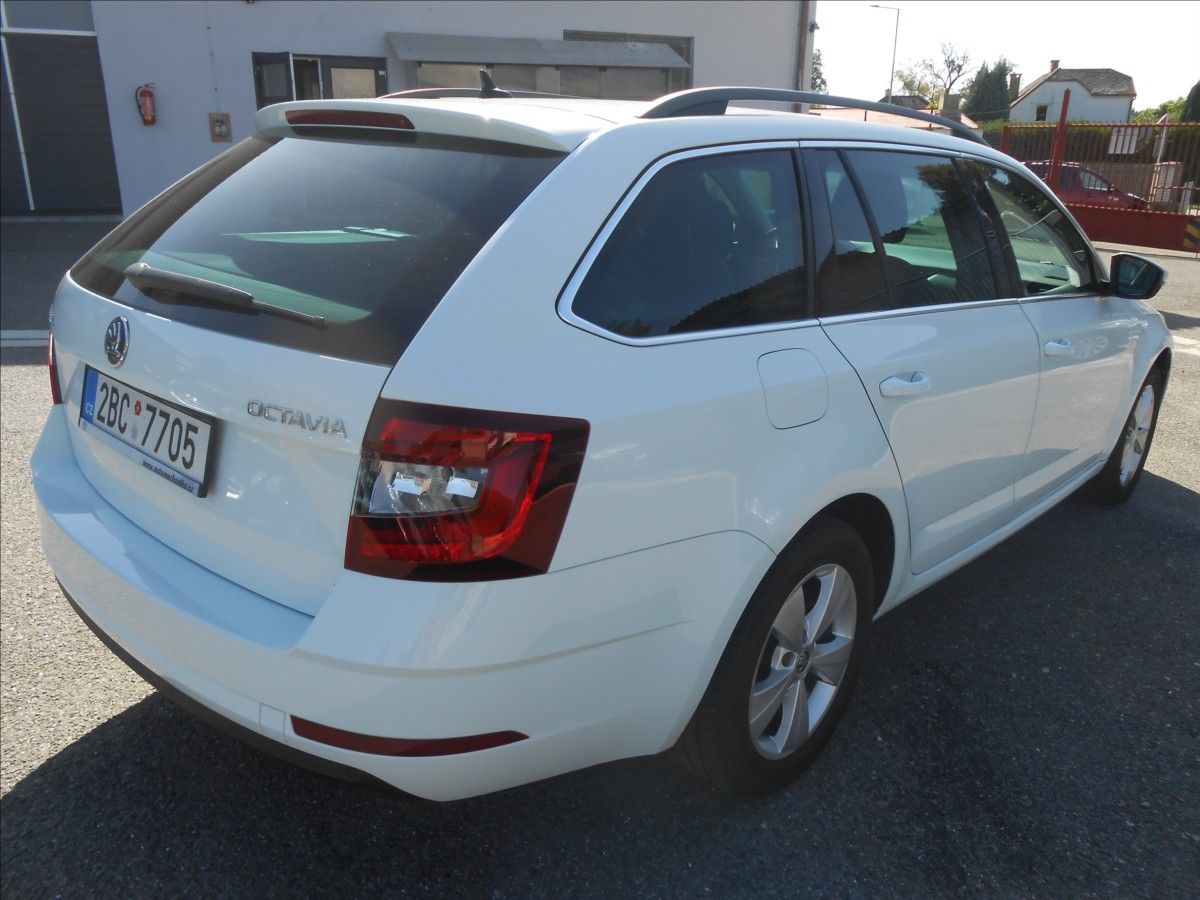 Škoda Octavia, 1,6 TDi 85Kw DSG, CZ!! - fotka 6