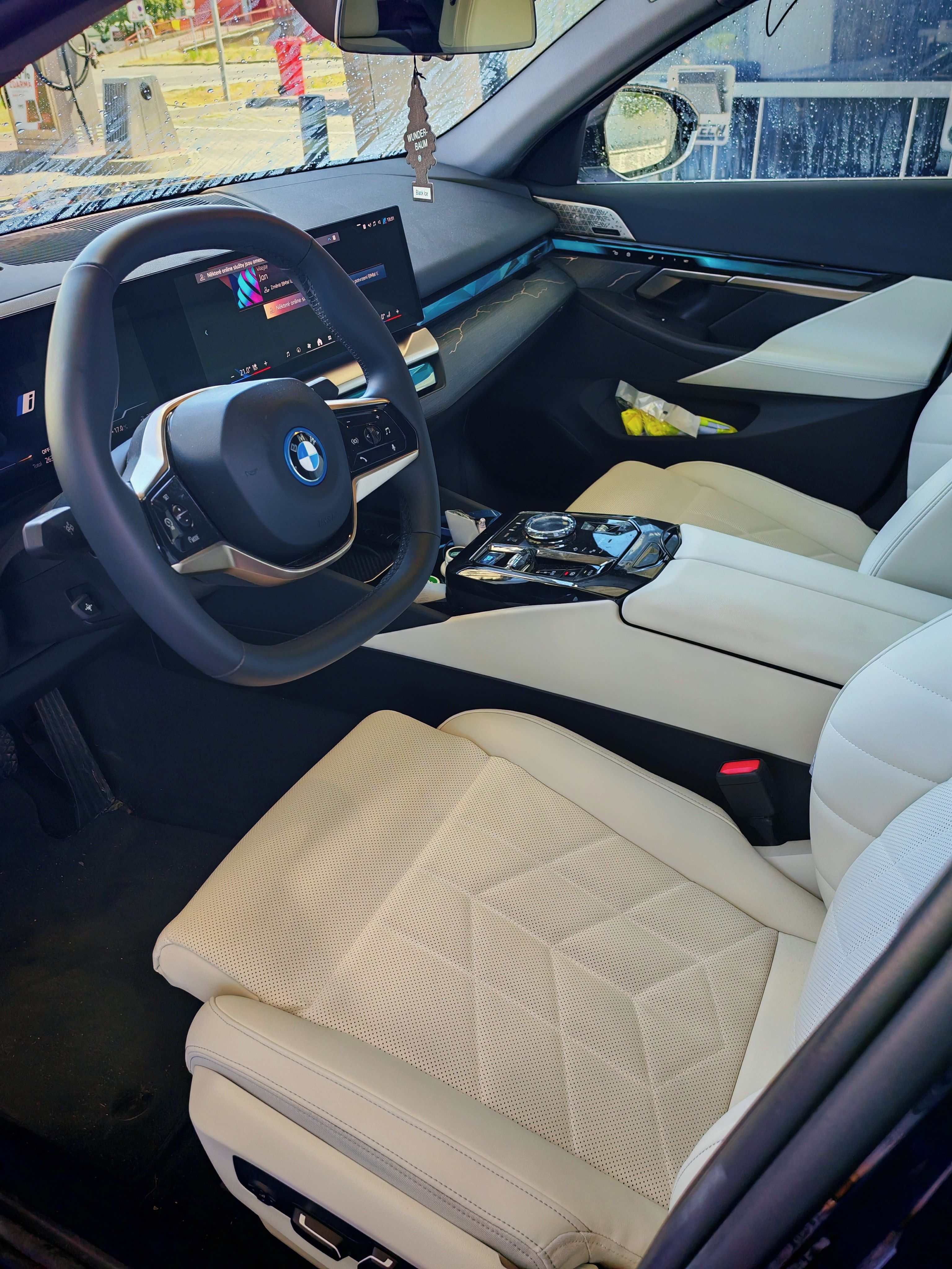 BMW i5, BMW i5 edrive40 - fotka 5