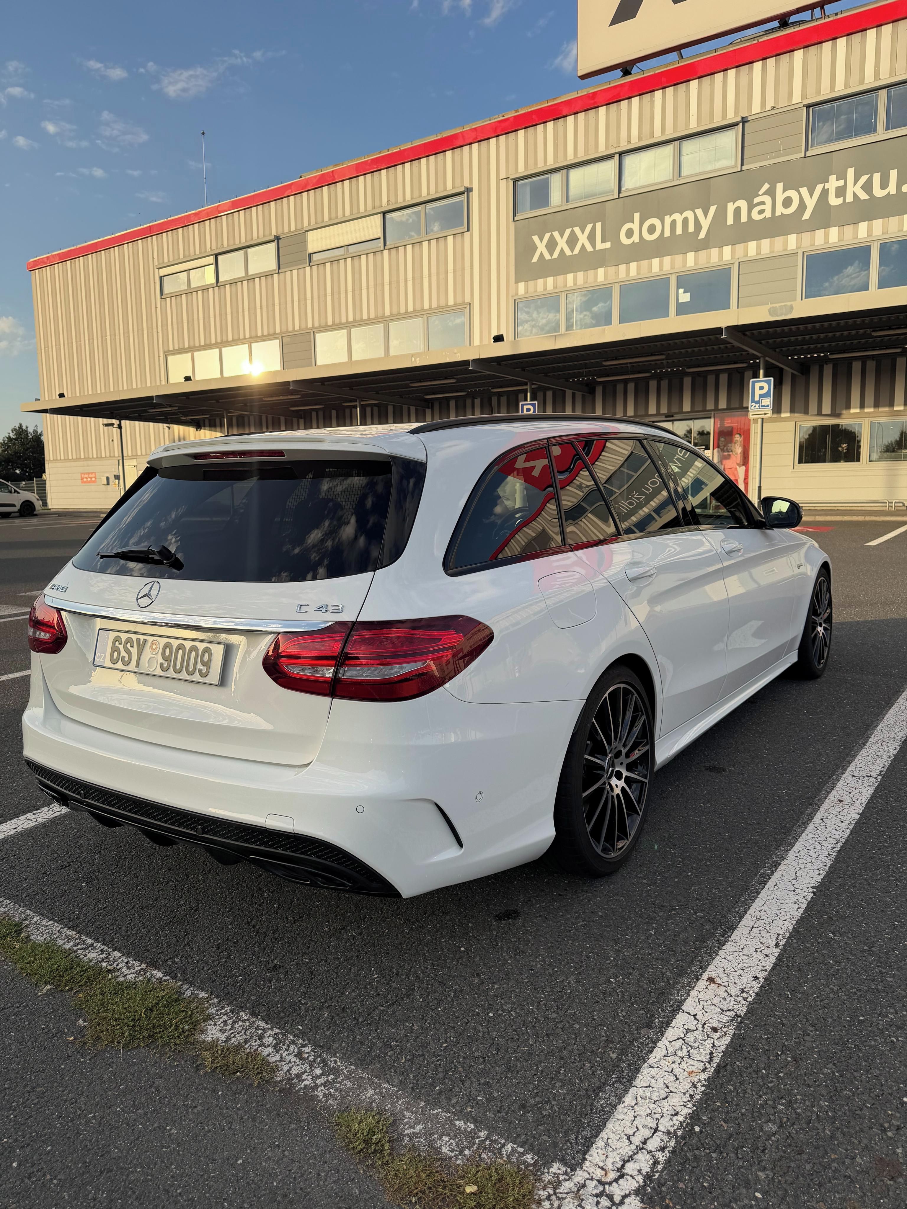 Mercedes-Benz Třídy C, C43 AMG - fotka 5