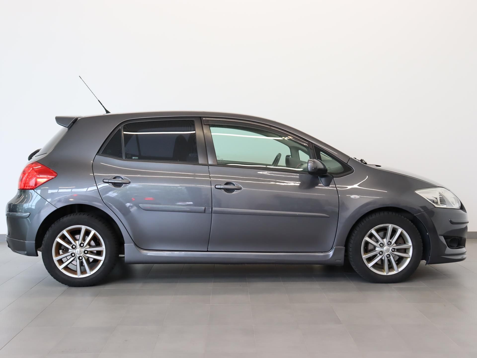 Toyota Auris, 2.0 D4-D Exclusive - fotka 3