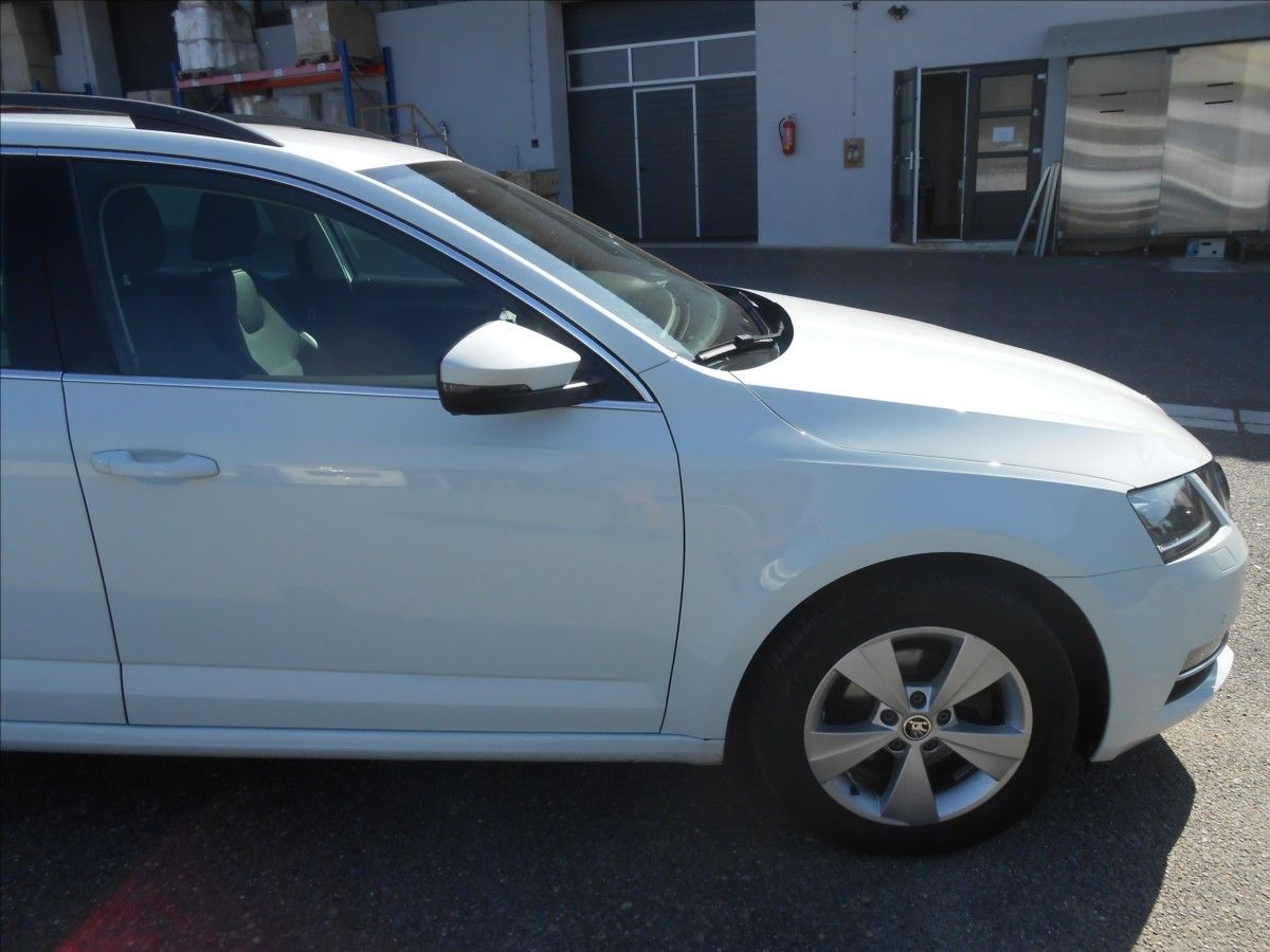 Škoda Octavia, 1,6 TDi 85Kw DSG, CZ!! - fotka 4