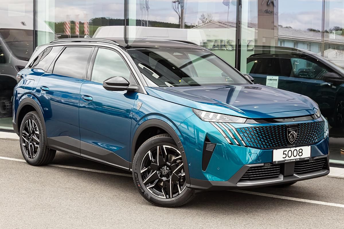Peugeot 5008, 1,2 BUSINESS Hybrid 145 e-DCS6 - fotka 3