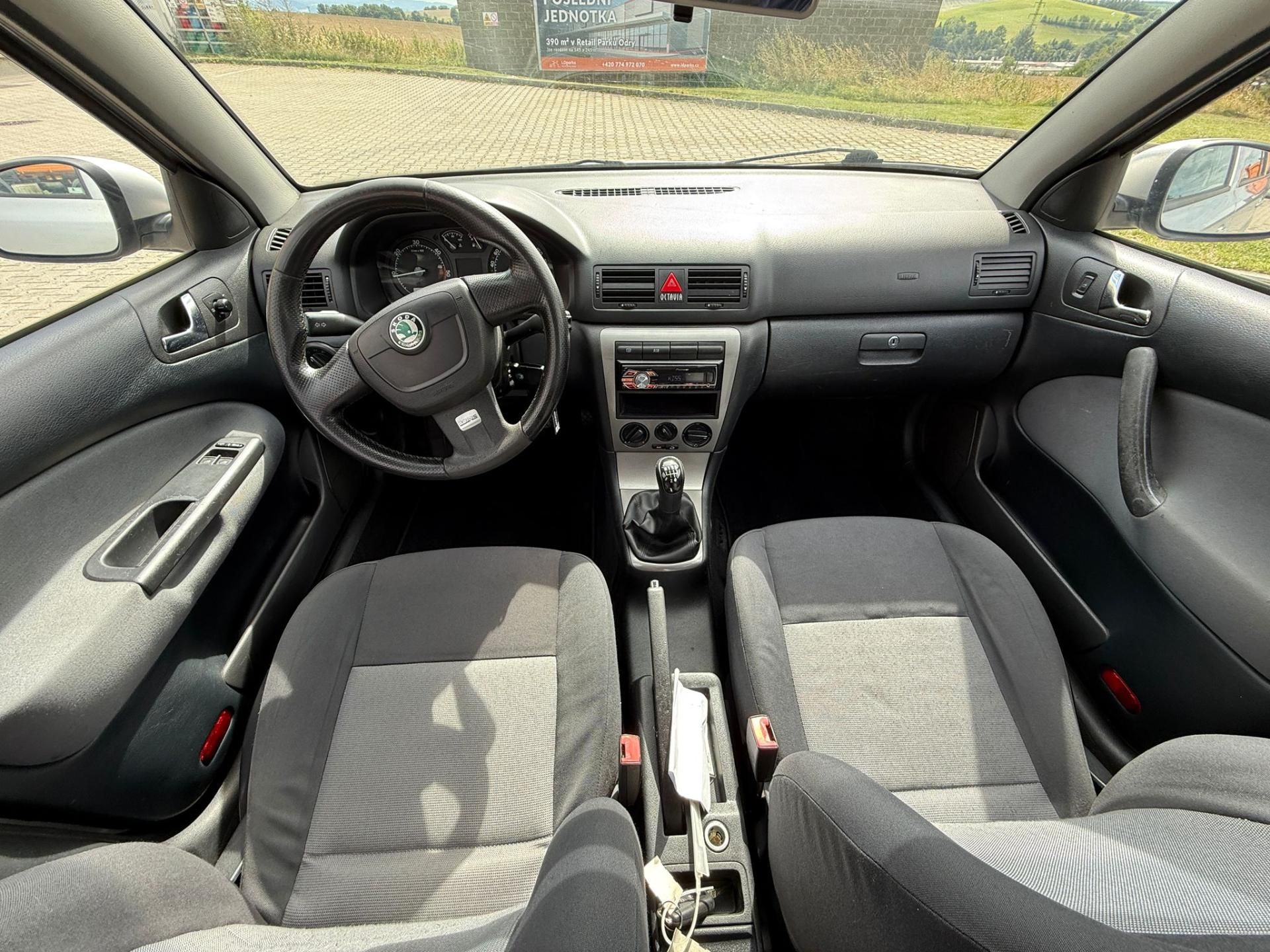 Škoda Octavia, 1,9 TDI TOUR xenon - fotka 6