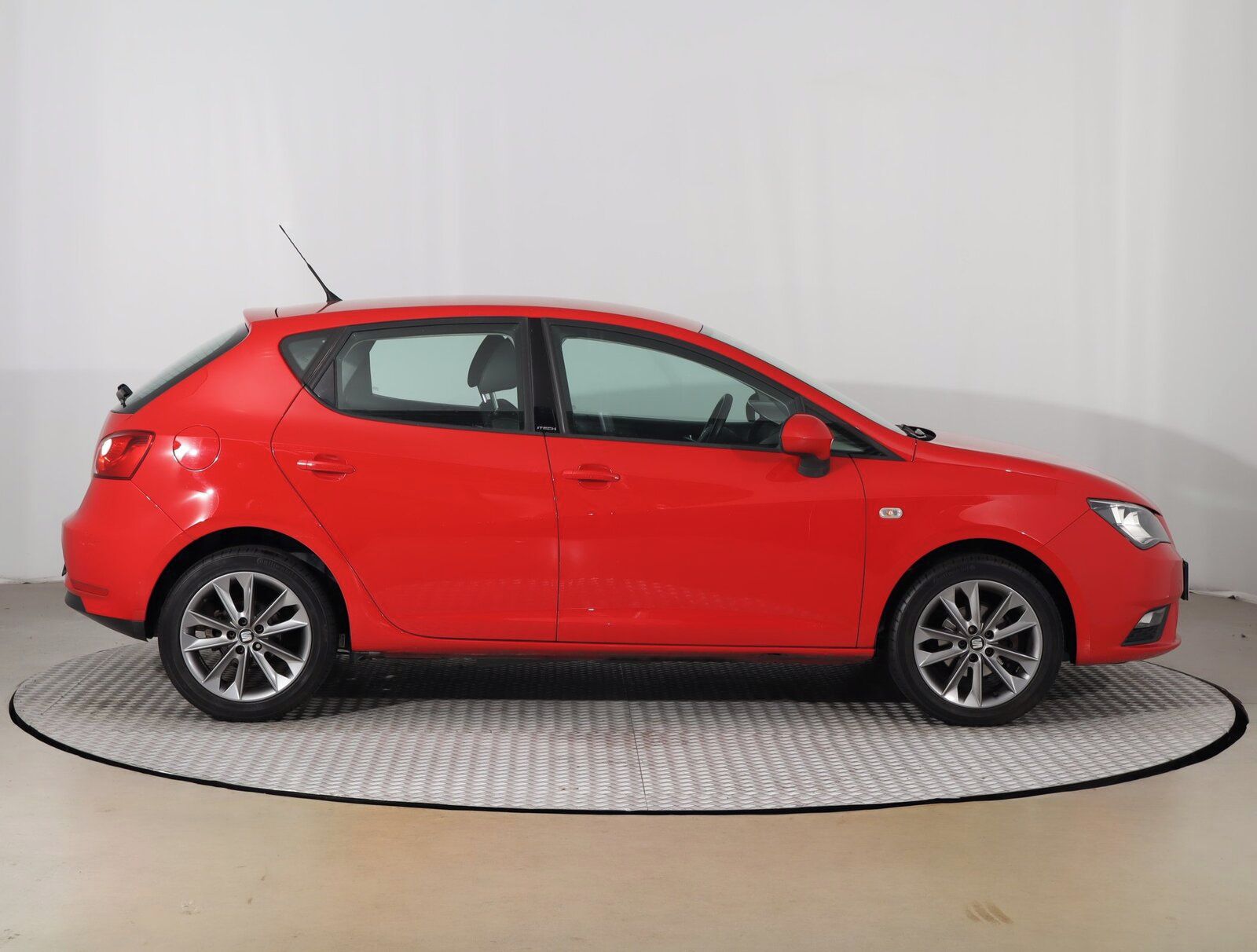 Seat Ibiza, 1.2 TSI, Serv.kniha - fotka 6