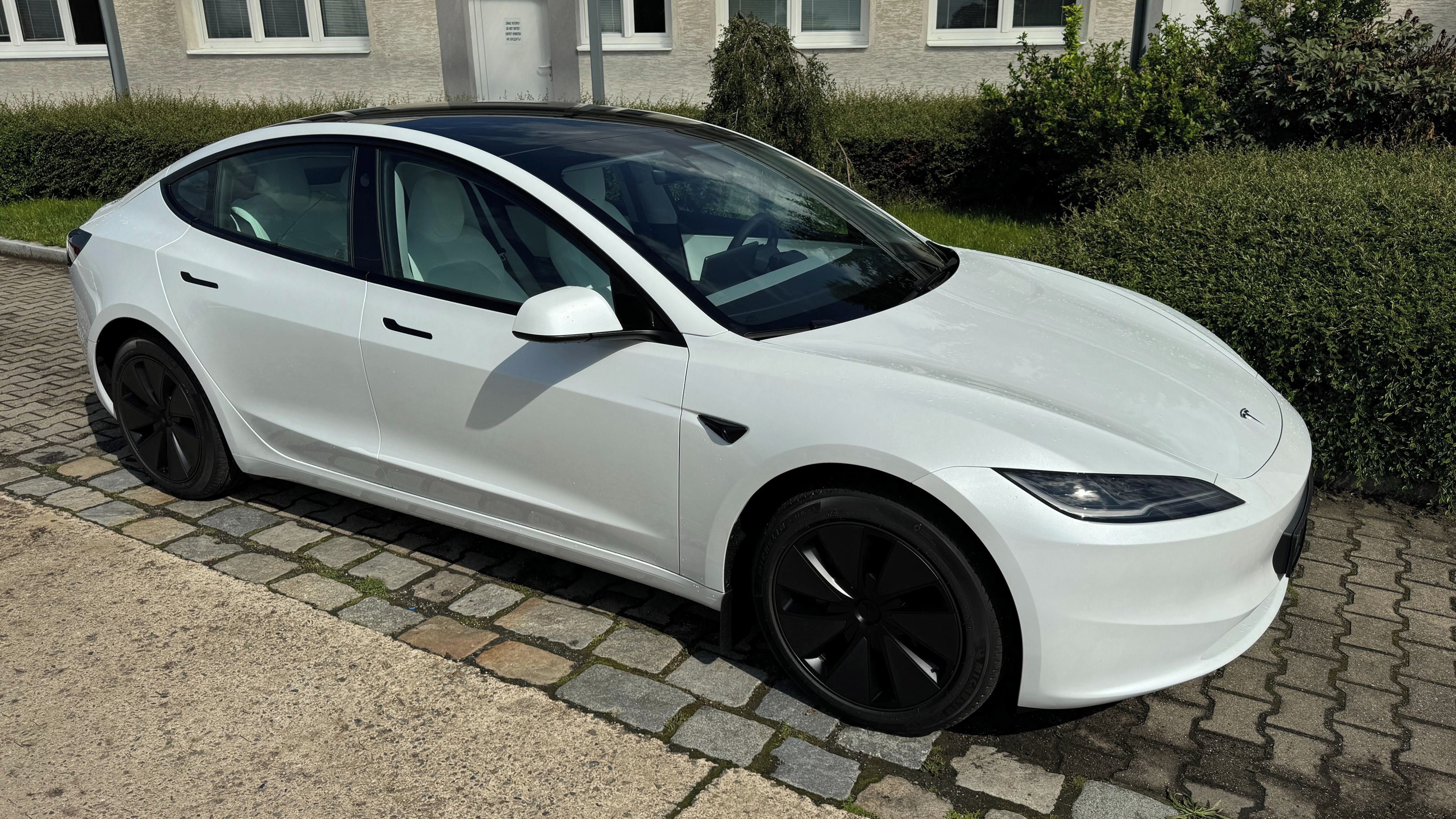 Tesla Model 3, 4x4|1.maj.|Tažné|DPH|48tisKM