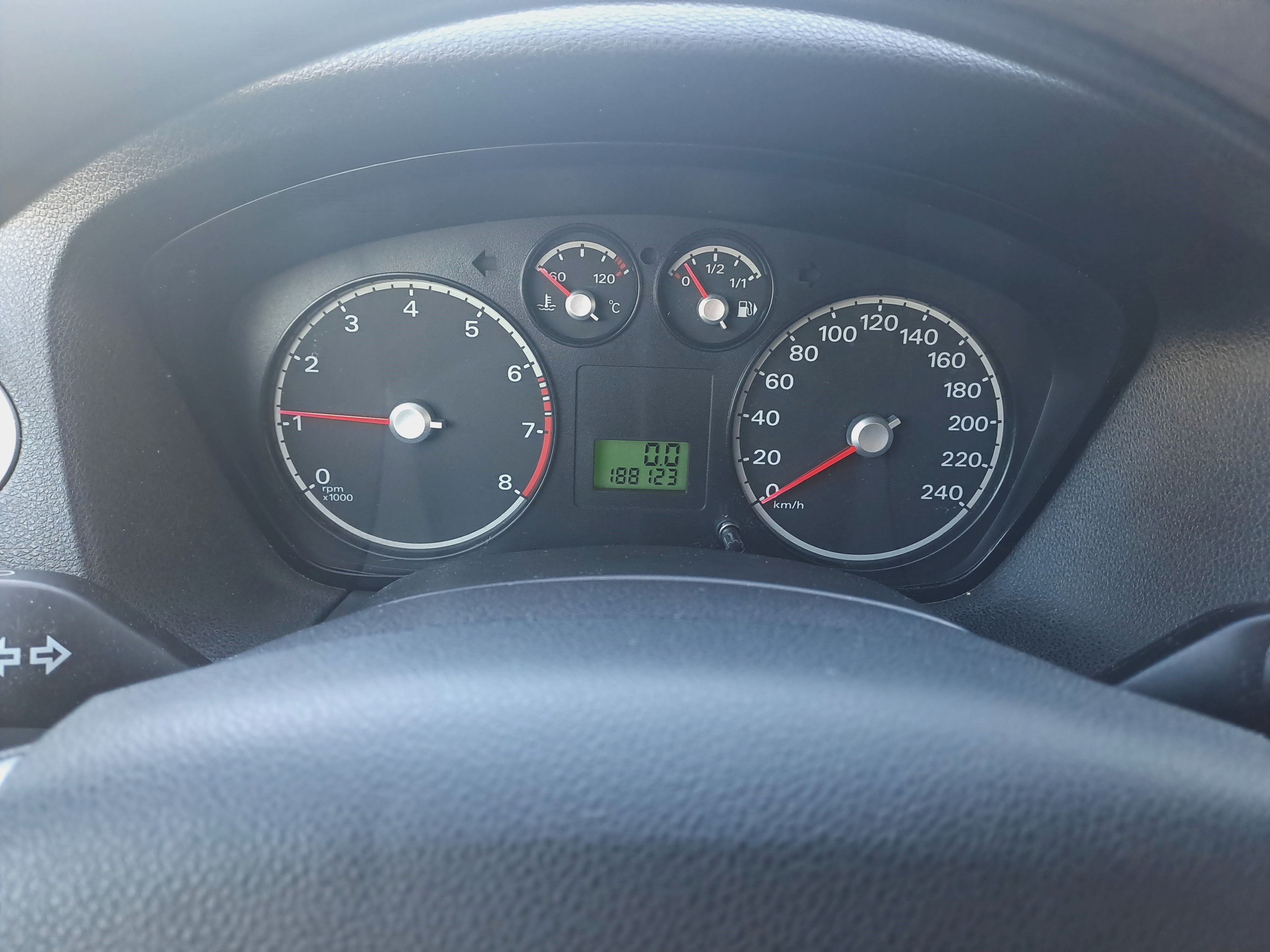 Ford Focus, 1,6 74kw - servisováno - fotka 6