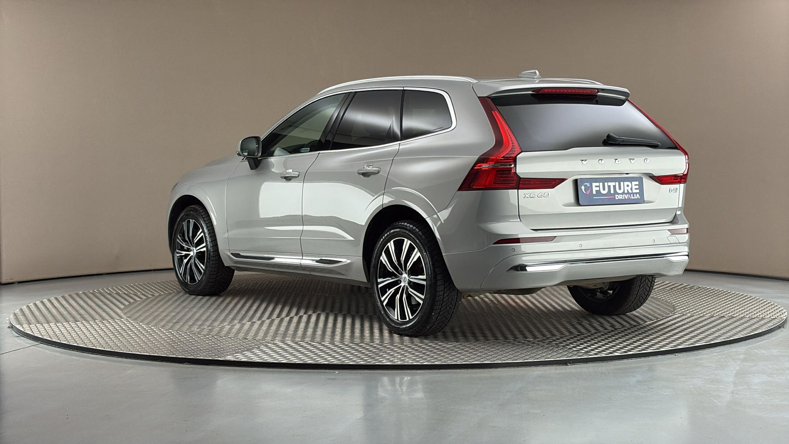 Volvo XC60, 2.0 B4 AUT AWD Inscription - fotka 2