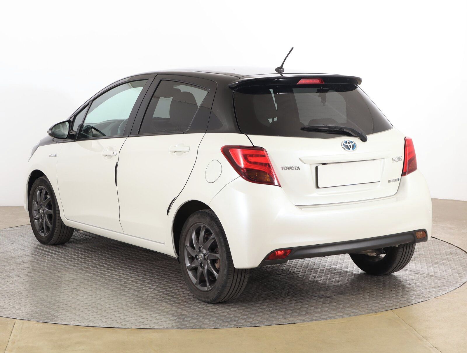 Toyota Yaris, 1.5 Hybrid, Automat - fotka 4