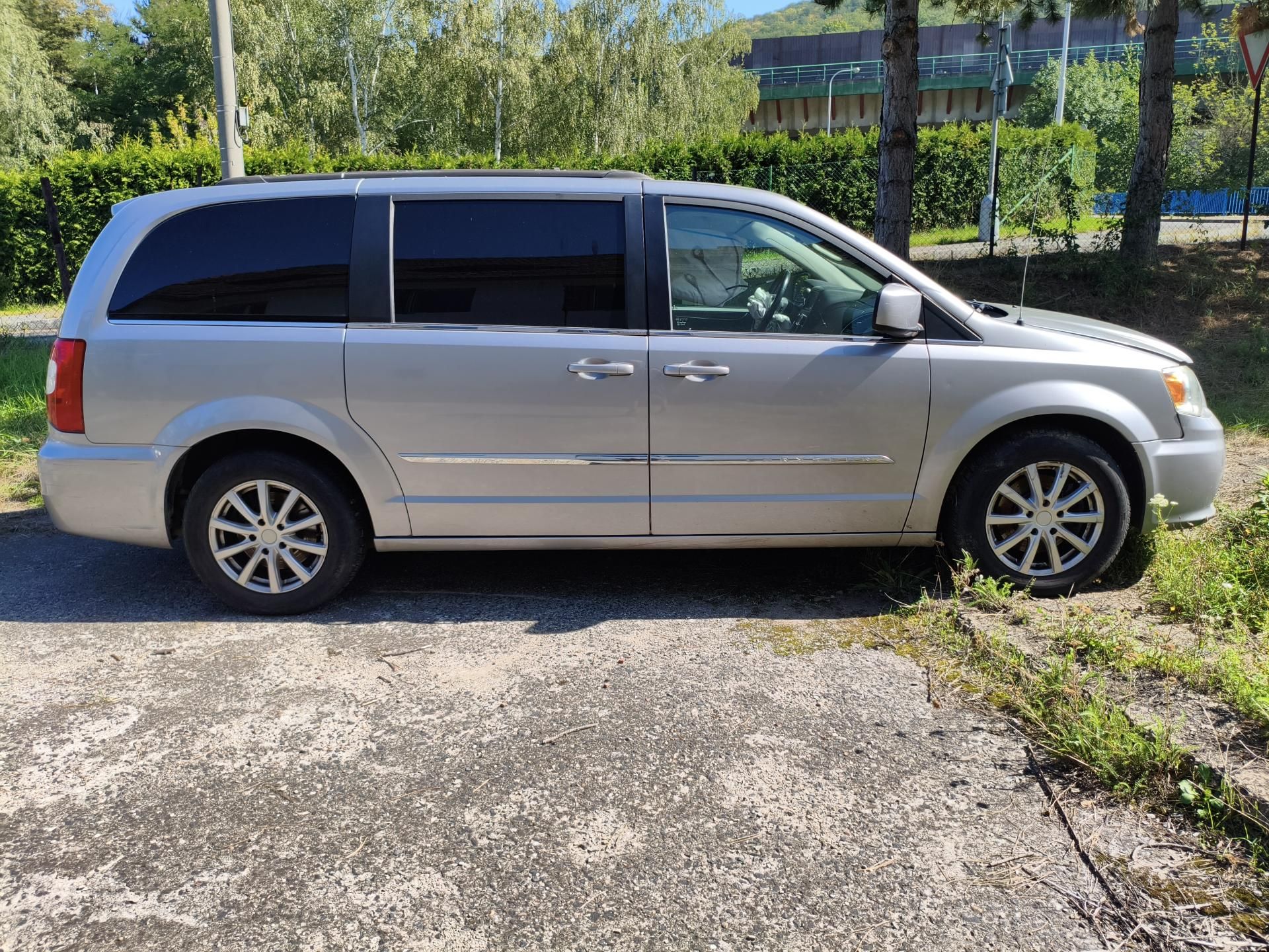 Chrysler Town & Country, 3,6 211Kw - havarované !!! - fotka 2