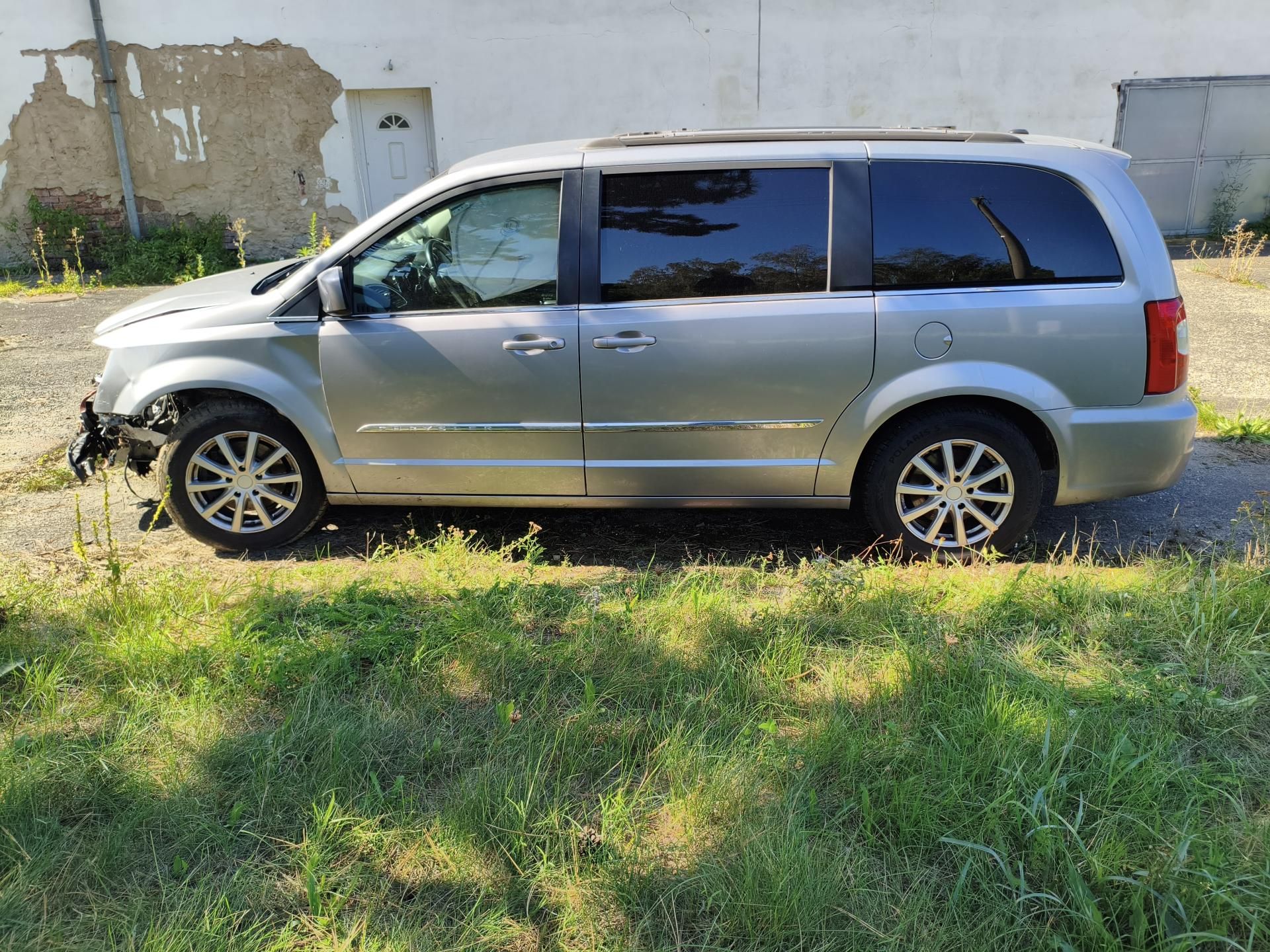 Chrysler Town & Country, 3,6 211Kw - havarované !!! - fotka 5