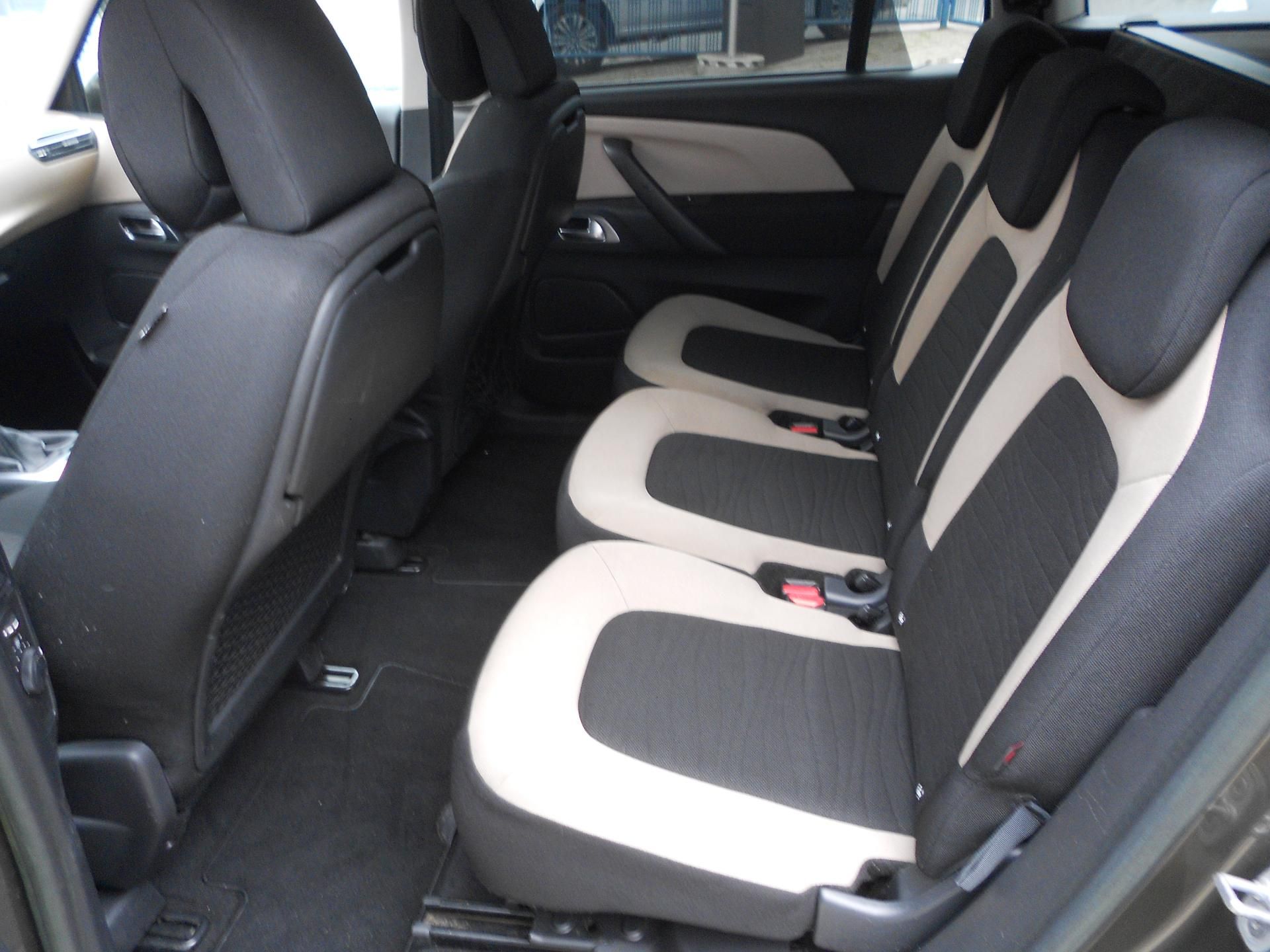 Citroën Grand C4 Picasso, 2.0HDi, 110kW, MAN6, 7míst, ČR - fotka 6
