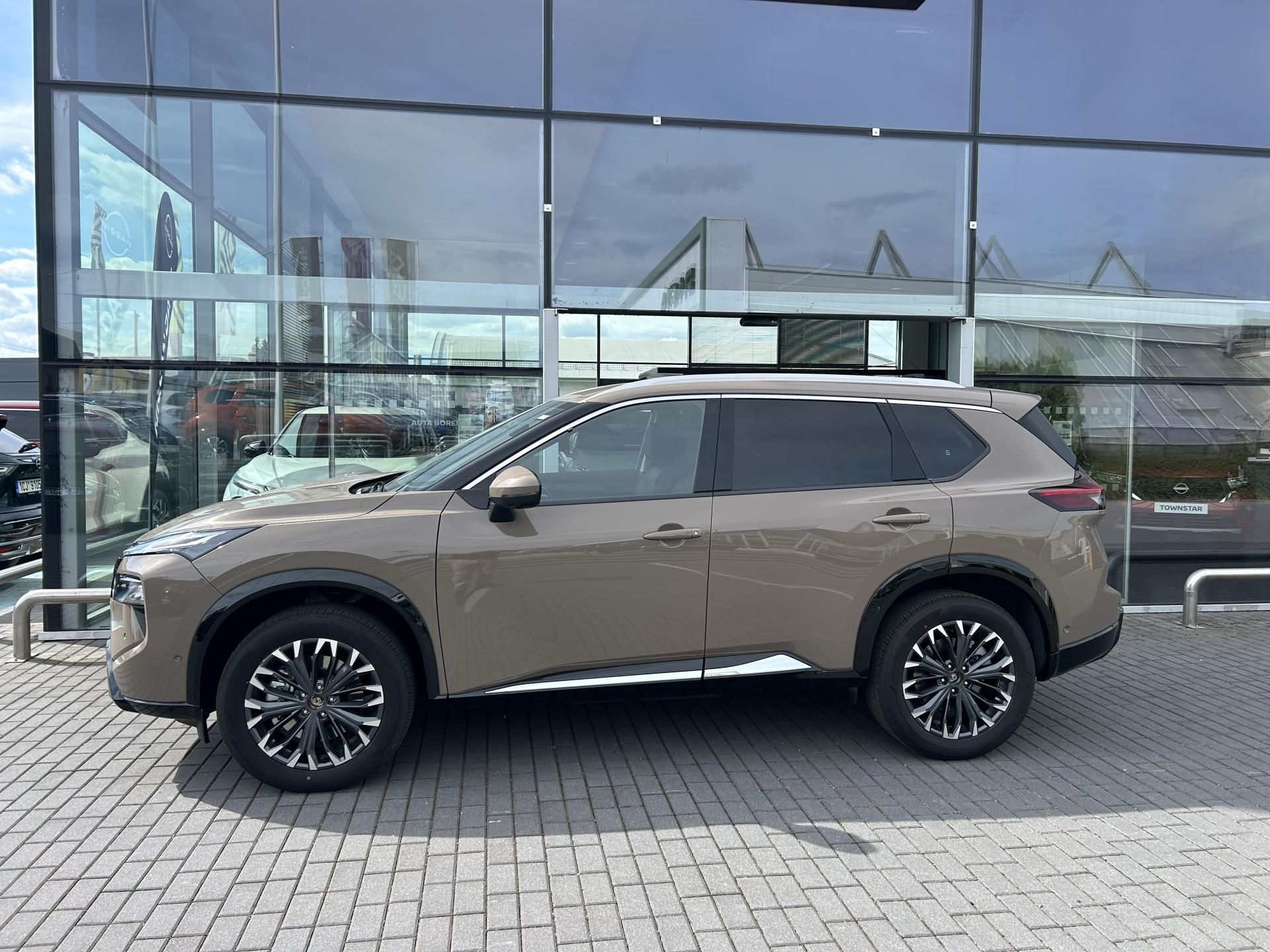 Nissan X-Trail, E-POWER 213HP 4x4 Tekna 7 míst - fotka 3