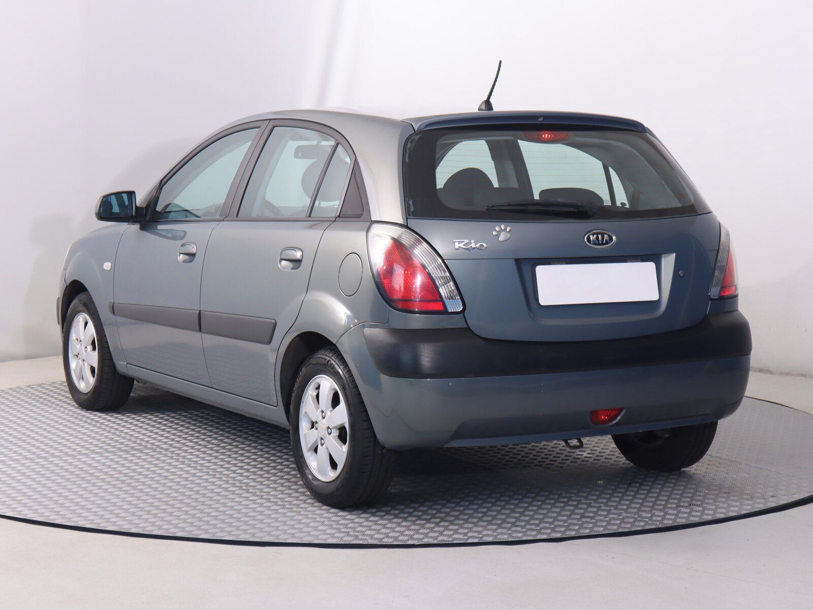 Kia Rio, 1.4 16V, po STK, jezdí výborně - fotka 4