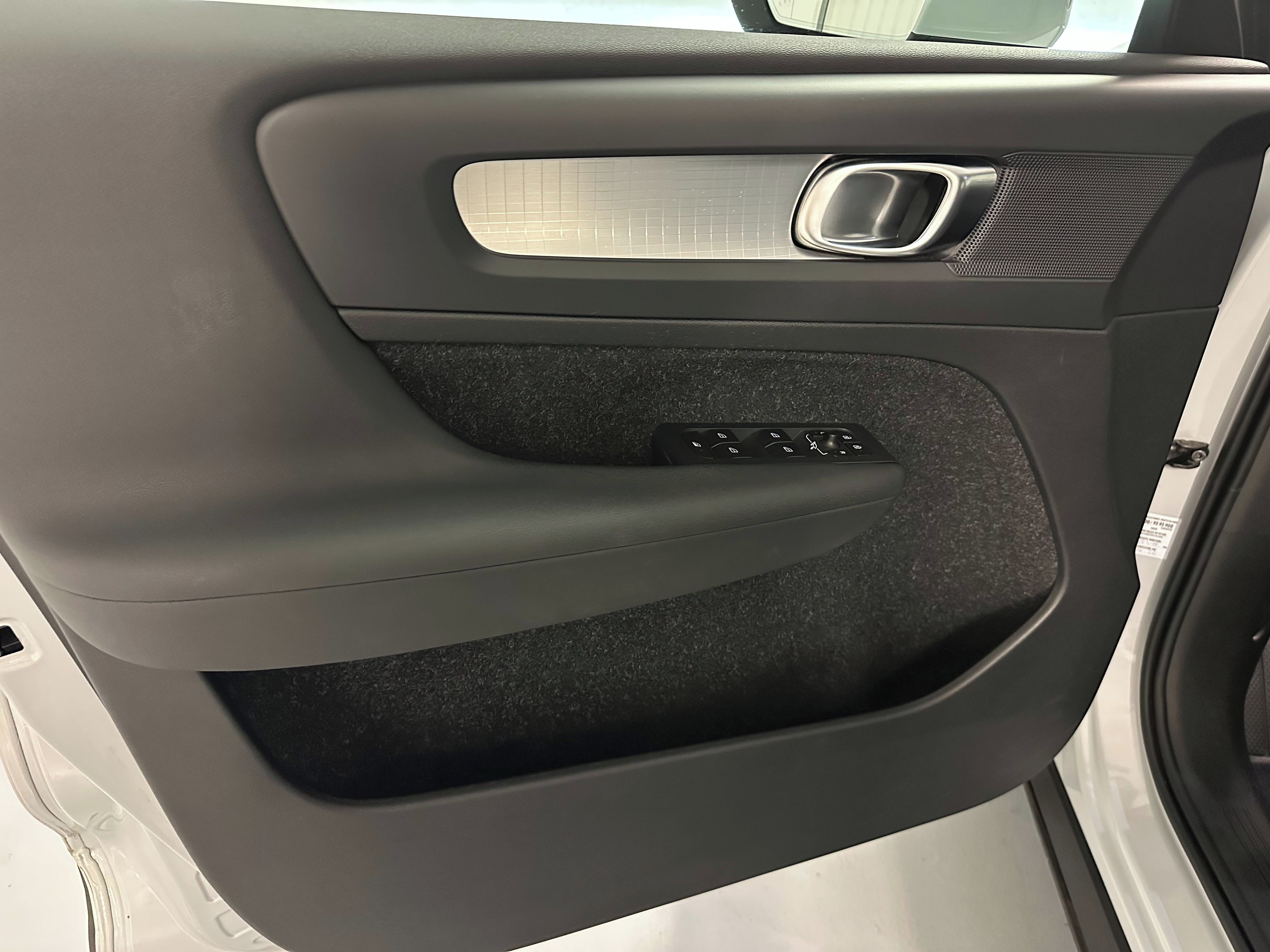 Volvo XC40, KAM EL.KUFR CarPlay LED 1.MAJ - fotka 6