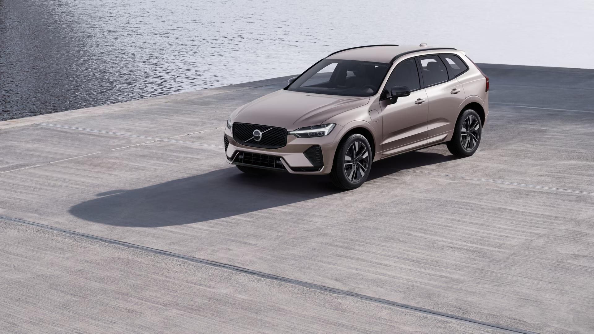 Volvo XC60, T6 AWD AUT DARK PLUS - fotka 2