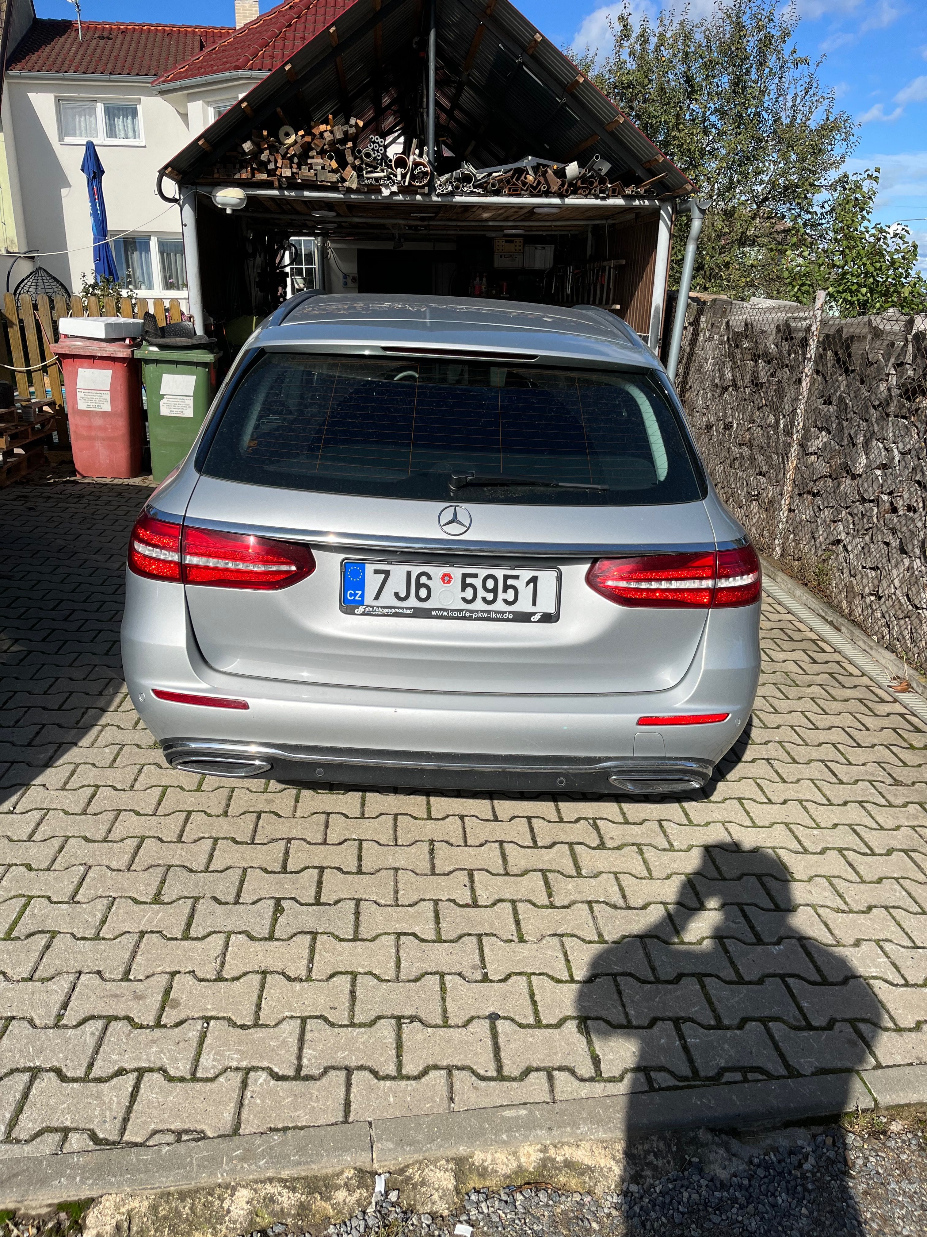 Mercedes-Benz Třídy E, Mercedes-Benz E 220d T 143kW - fotka 4