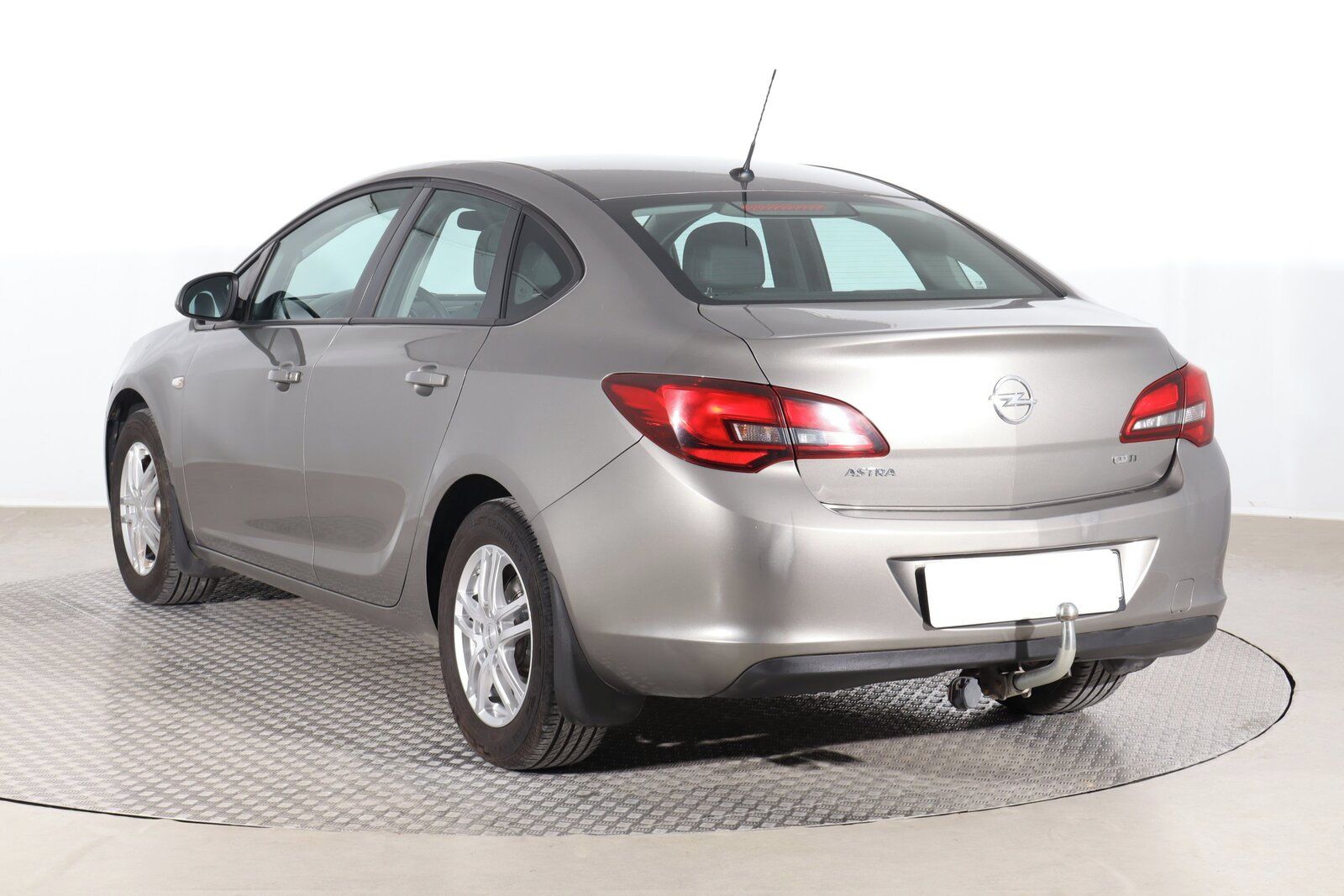 Opel Astra, 1.6 CDTI - fotka 4