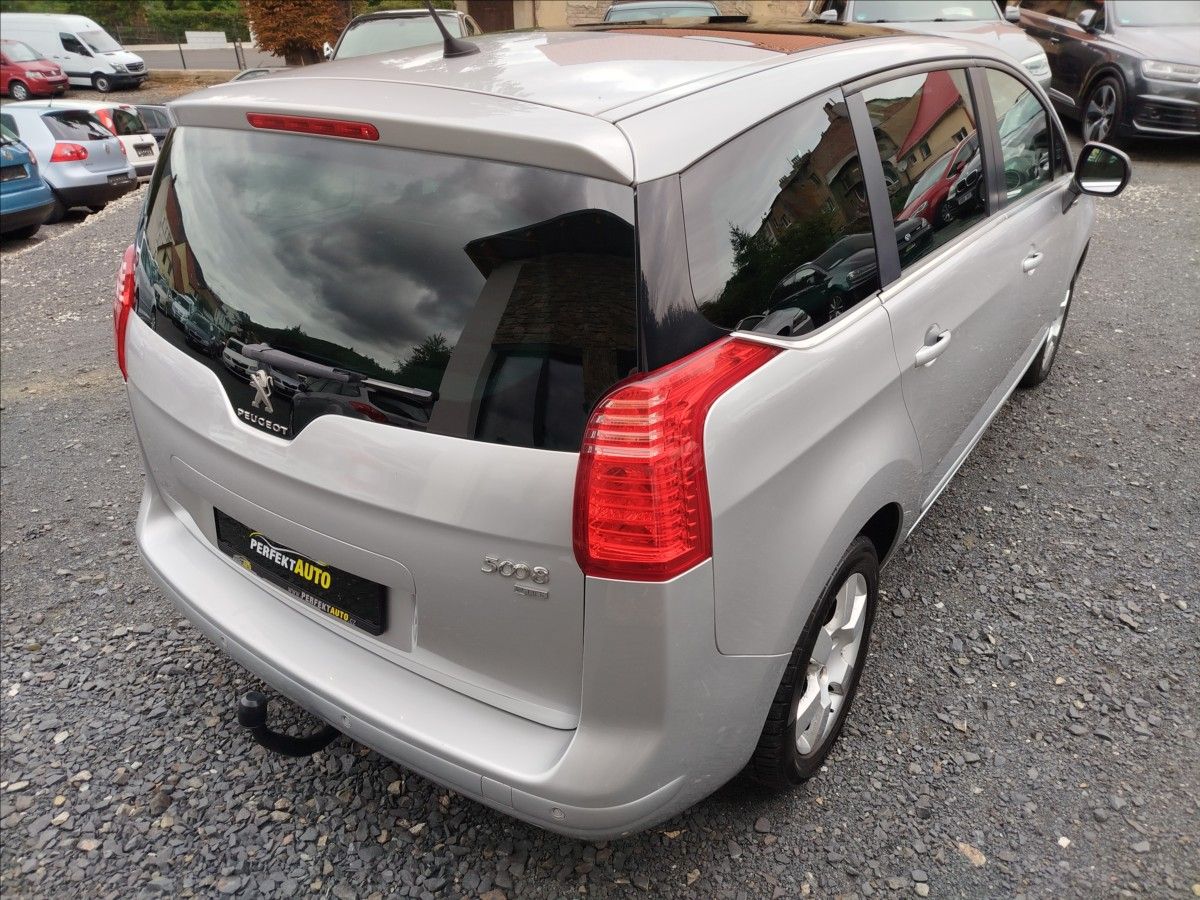 Peugeot 5008, 1,6 HDi 84 kW, AUTOMAT, 7-MÍST - fotka 6